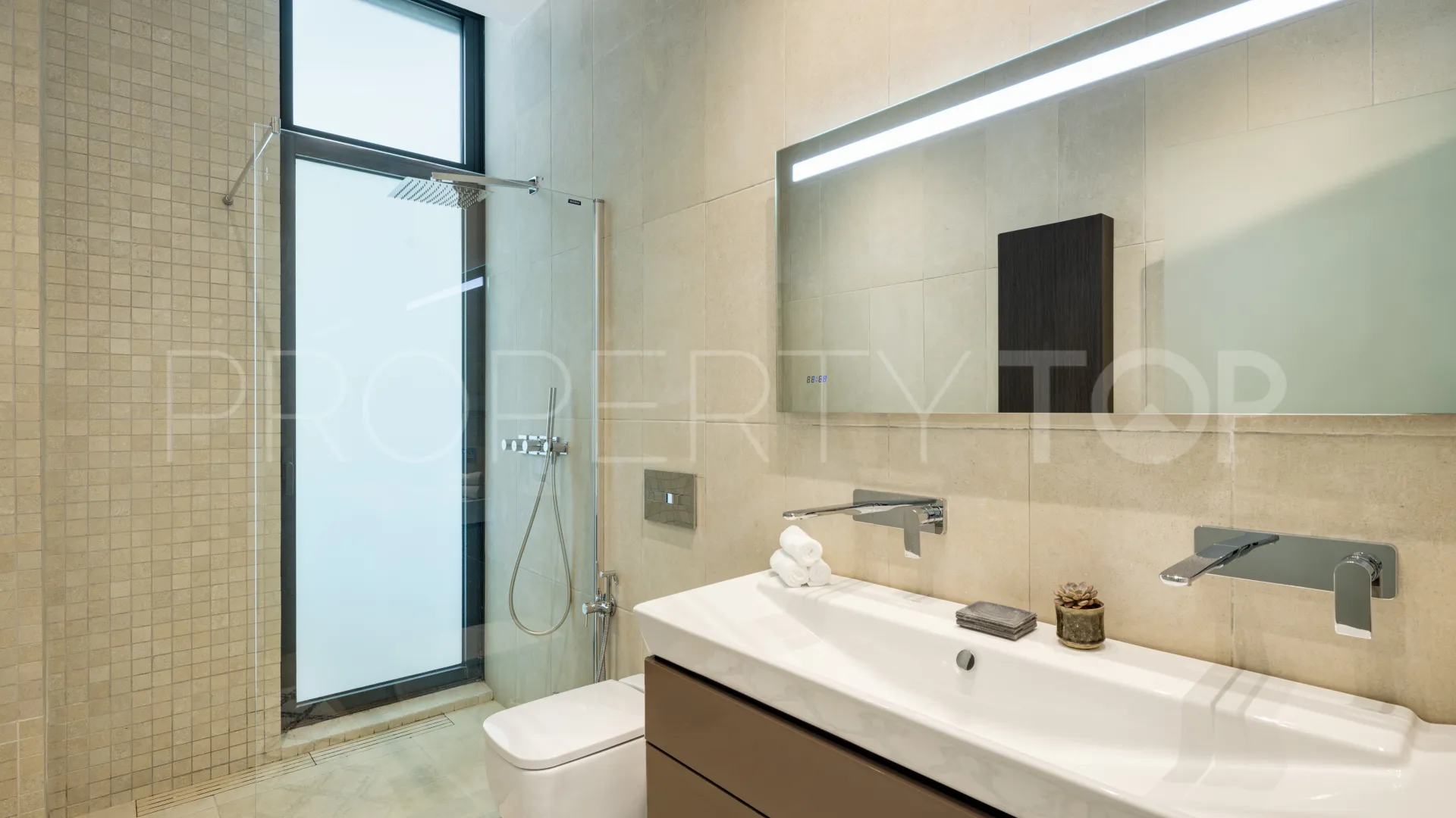 Villa a la venta de 5 dormitorios en Parcelas del Golf