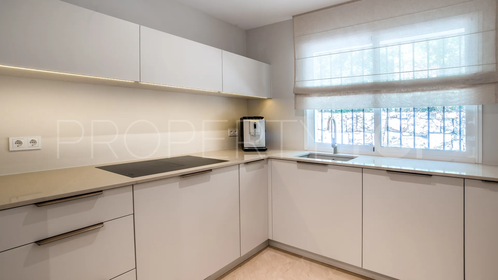 Apartment for sale in Montebello Hills with 3 bedrooms