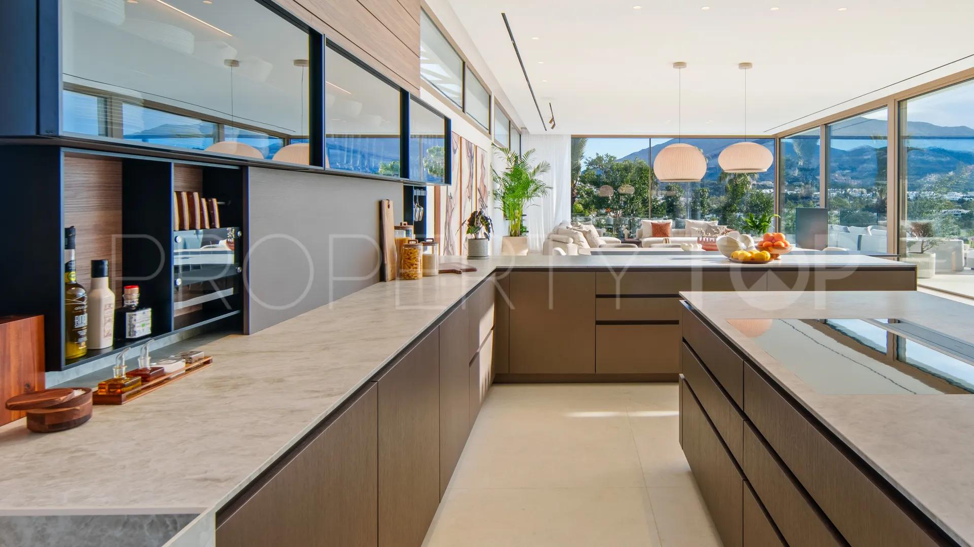 Villa en venta de 5 dormitorios en Nueva Andalucia