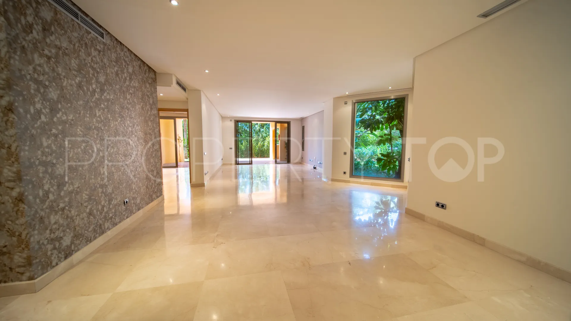 2 bedrooms apartment for sale in Mansion Club