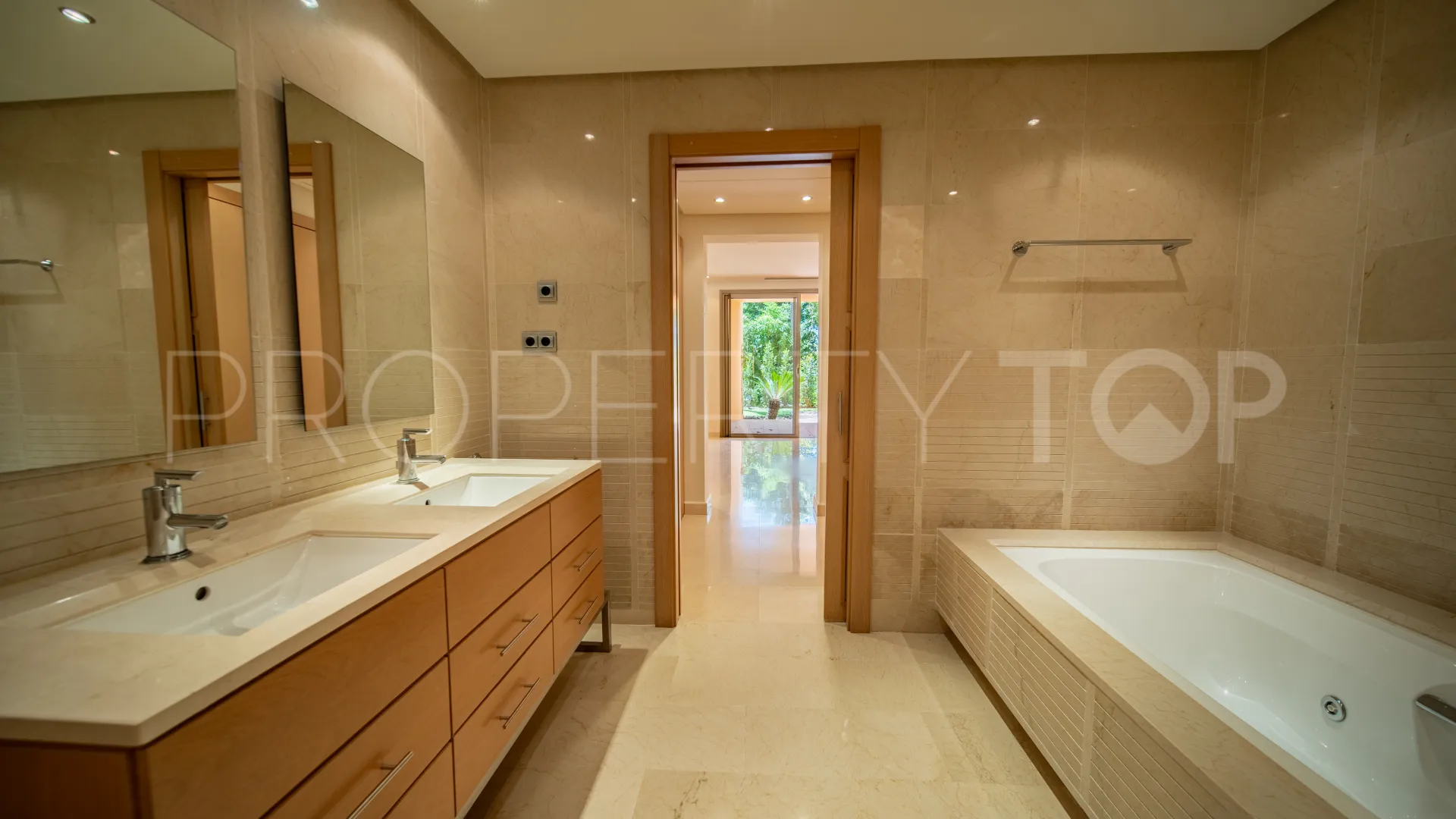 2 bedrooms apartment for sale in Mansion Club