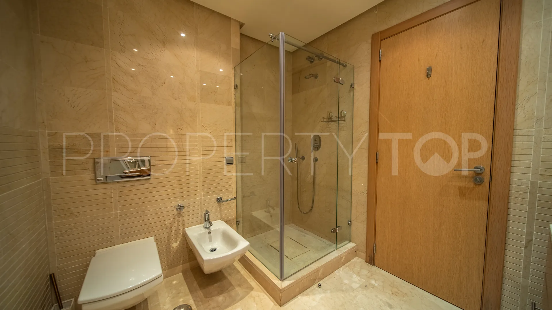 2 bedrooms apartment for sale in Mansion Club