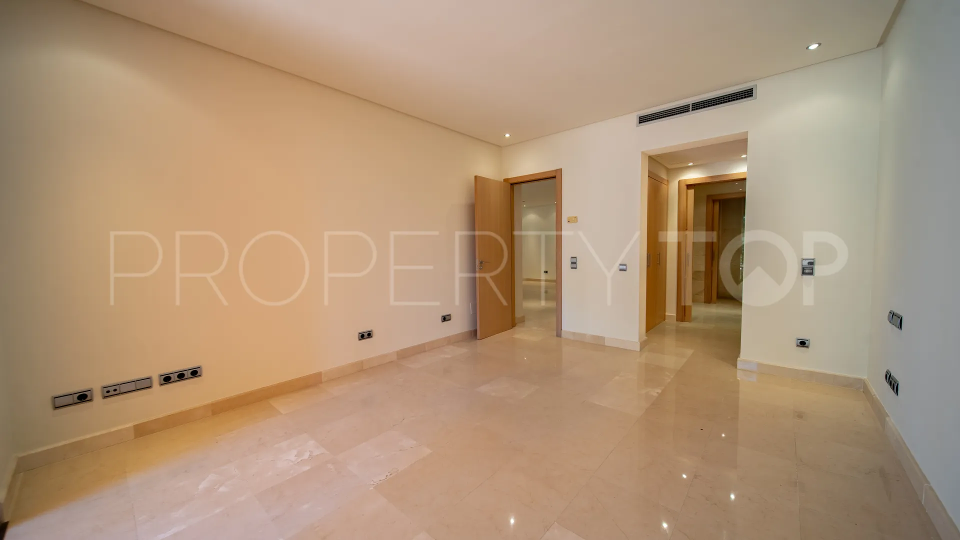 2 bedrooms apartment for sale in Mansion Club