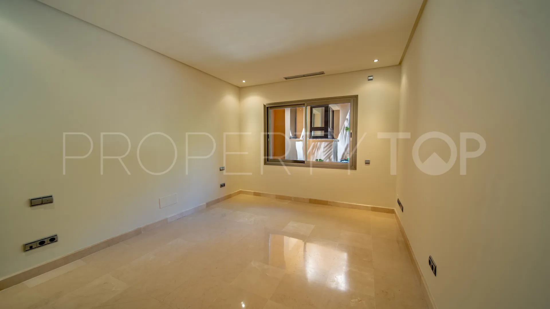 2 bedrooms apartment for sale in Mansion Club