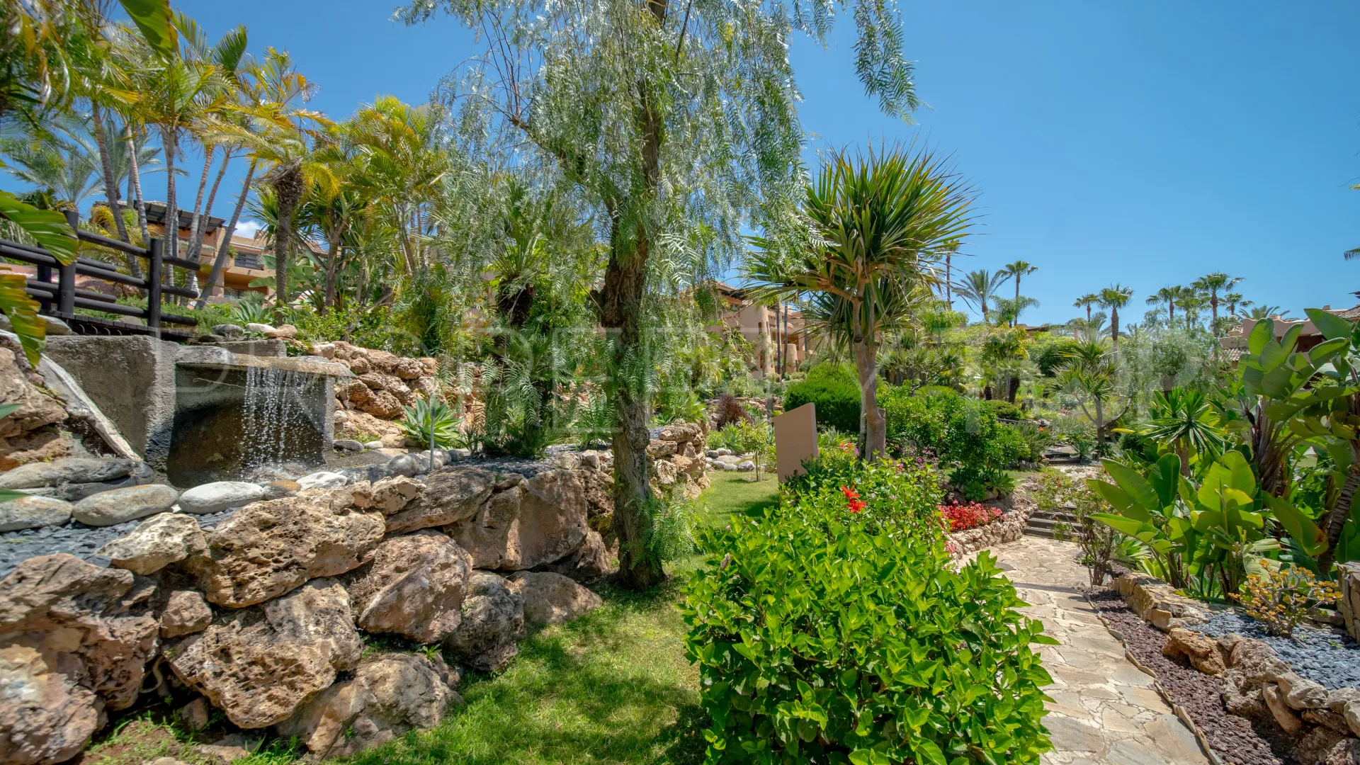 2 bedrooms apartment for sale in Mansion Club