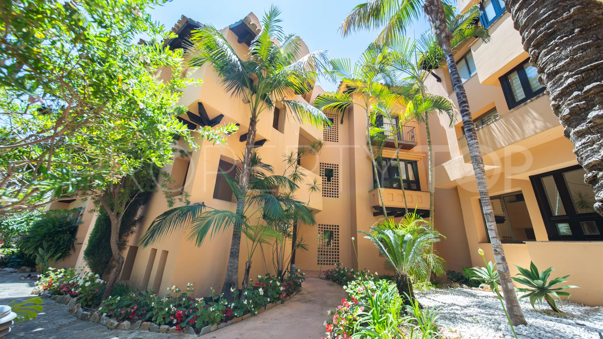 2 bedrooms apartment for sale in Mansion Club