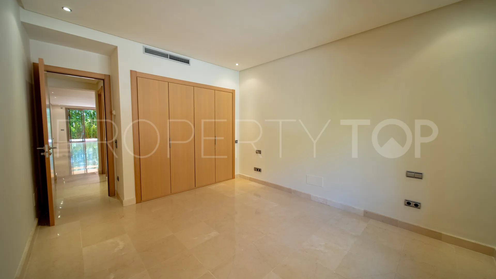 2 bedrooms apartment for sale in Mansion Club