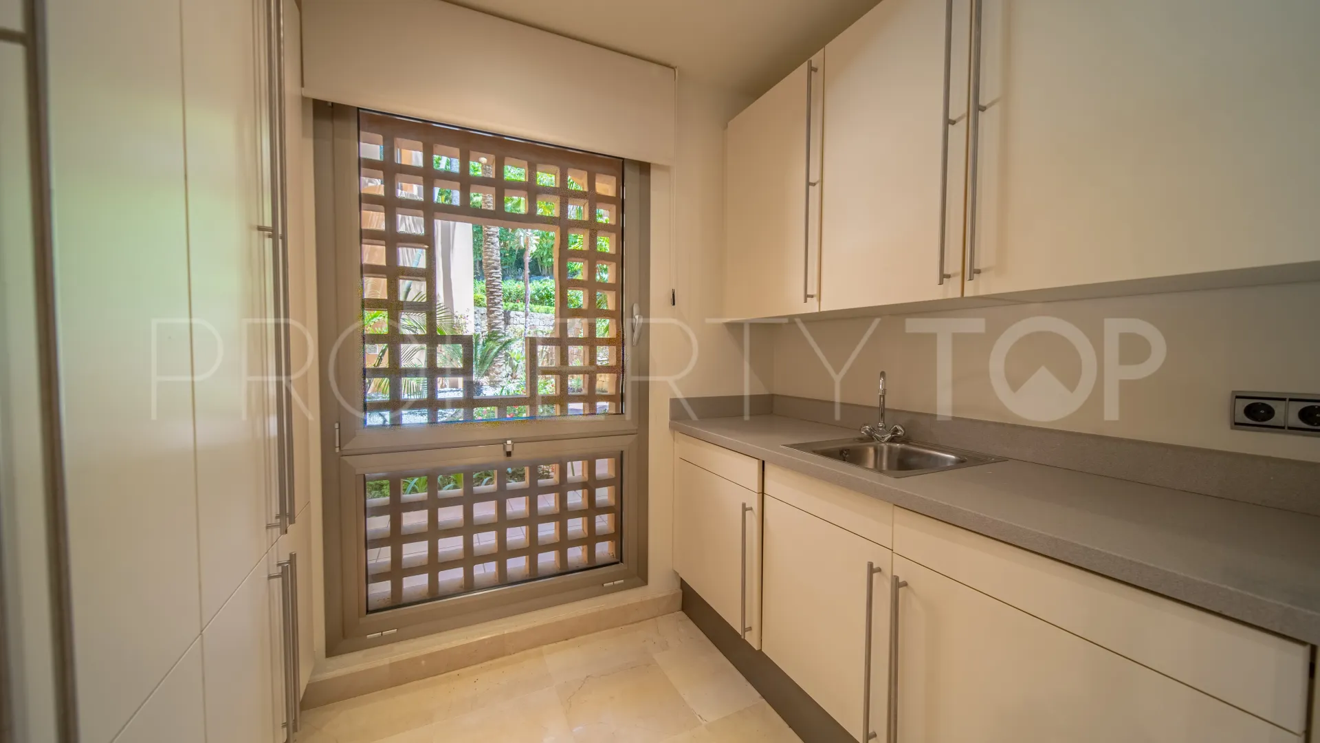 2 bedrooms apartment for sale in Mansion Club