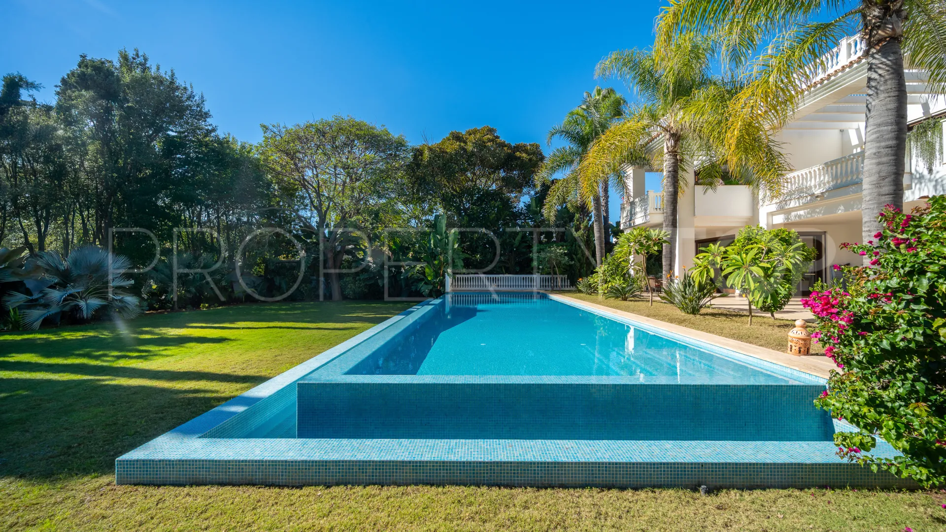 For sale 7 bedrooms villa in Casasola