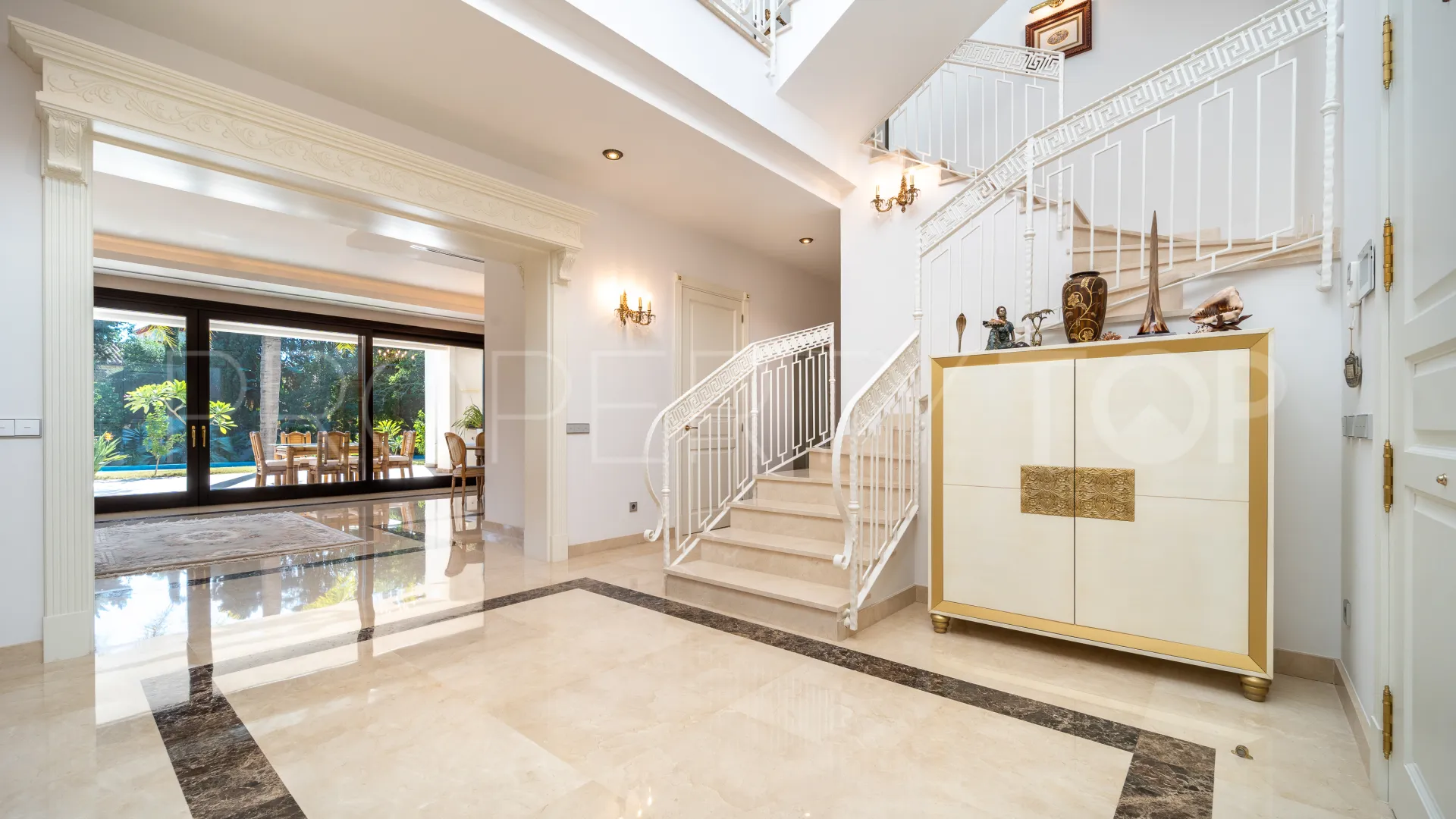 For sale 7 bedrooms villa in Casasola