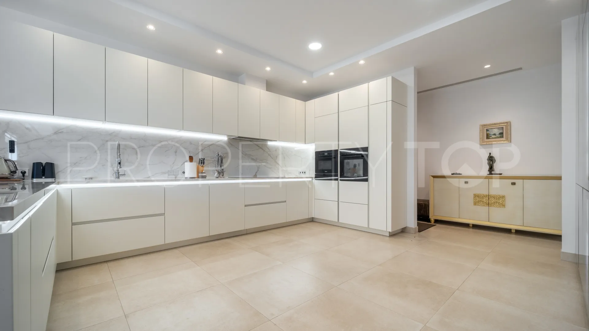 For sale 7 bedrooms villa in Casasola