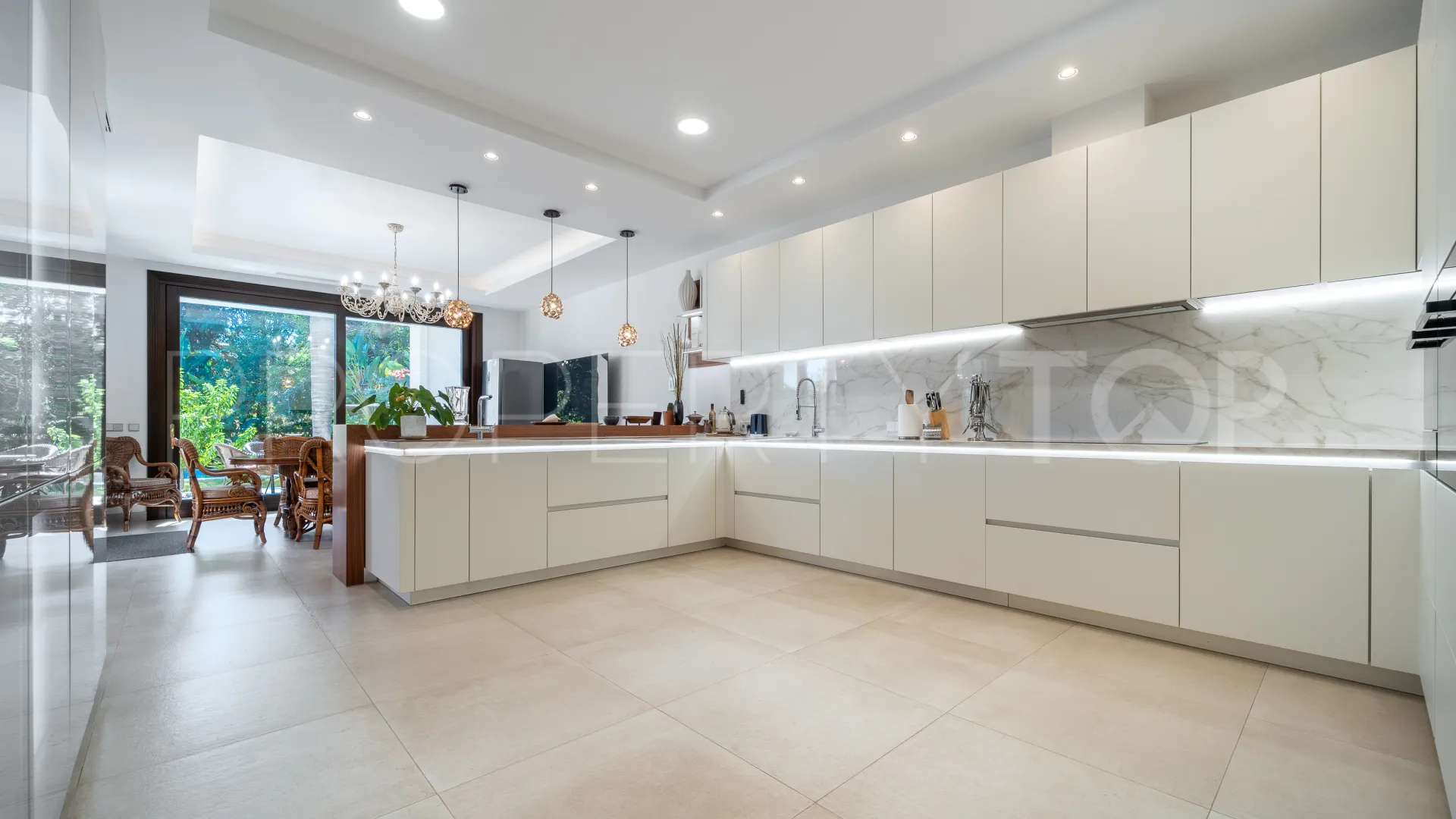 For sale 7 bedrooms villa in Casasola