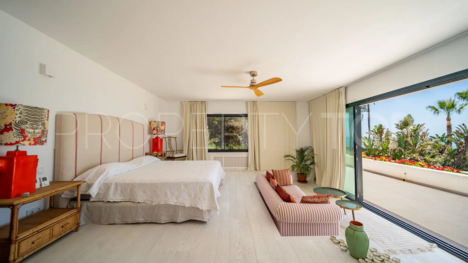 Comprar villa de 9 dormitorios en Guadalmina Baja