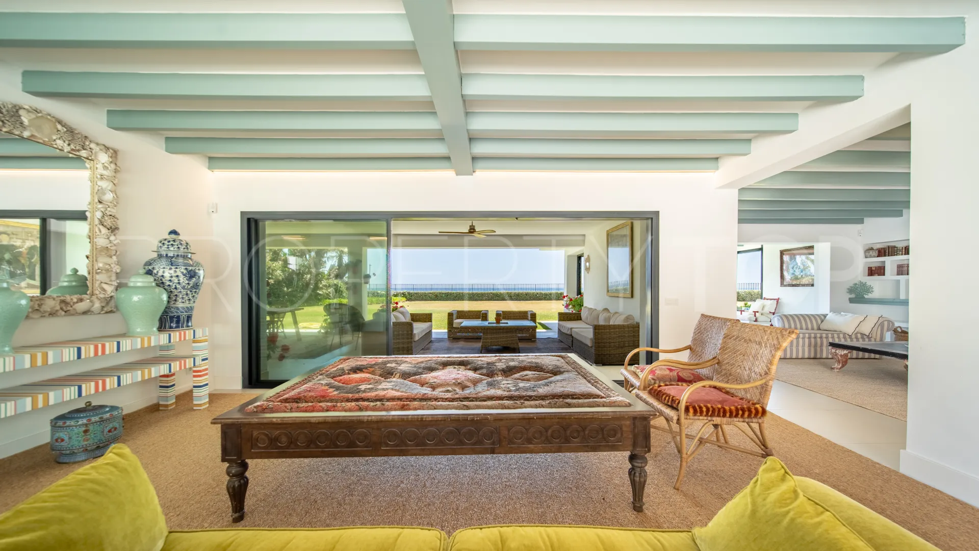 Comprar villa de 9 dormitorios en Guadalmina Baja