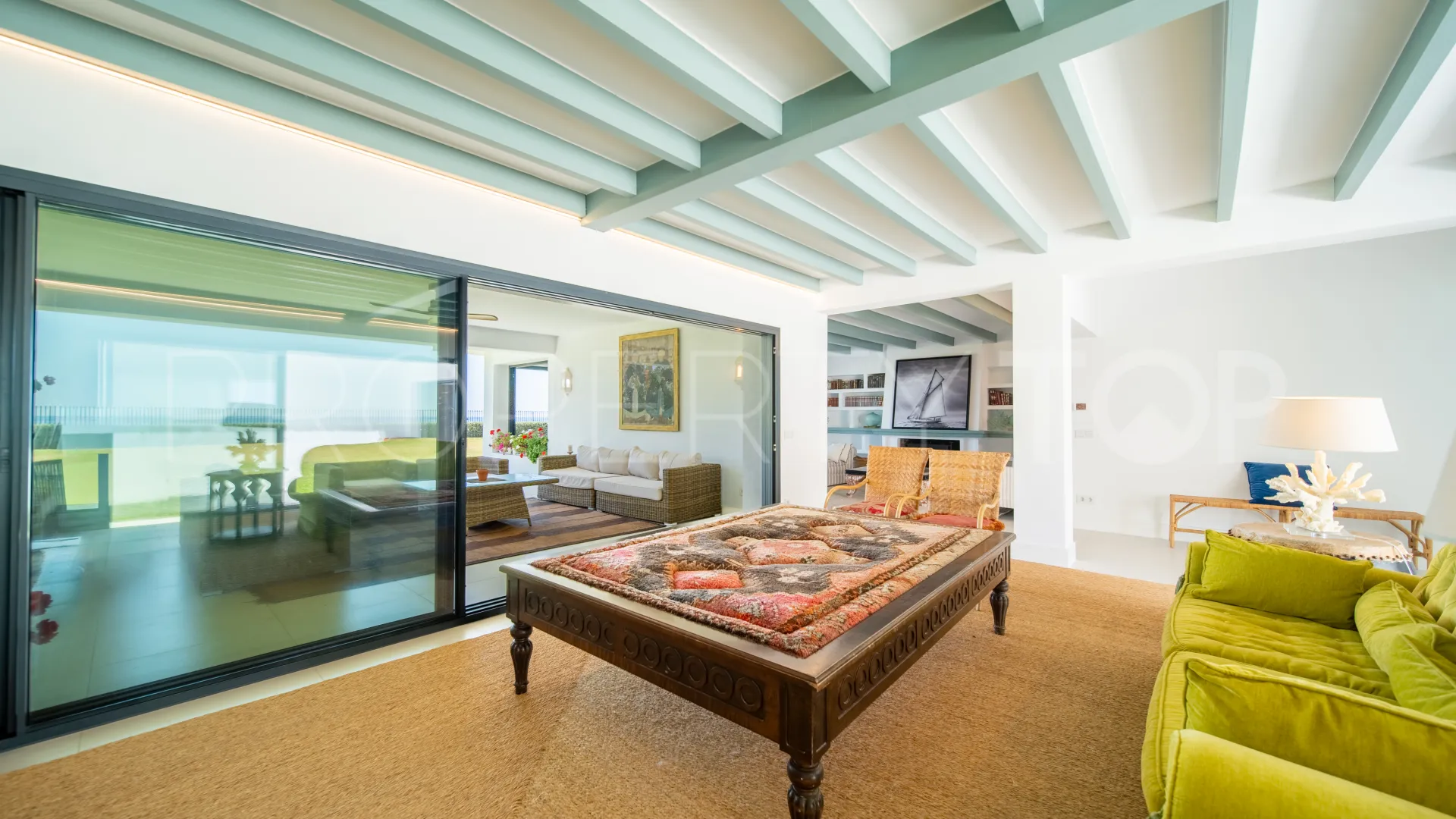 Comprar villa de 9 dormitorios en Guadalmina Baja
