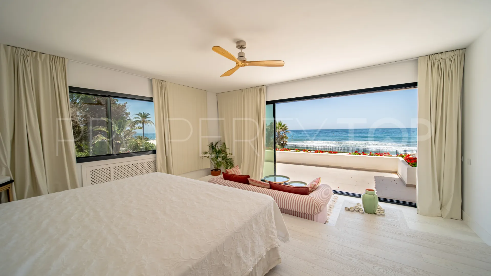 Comprar villa de 9 dormitorios en Guadalmina Baja