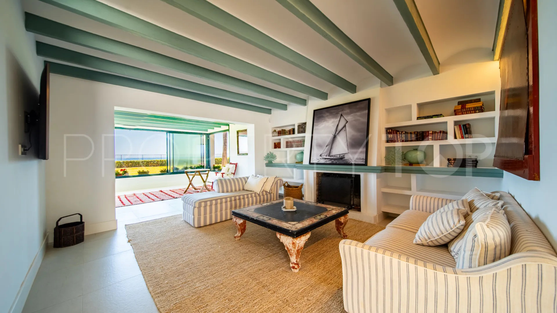 Comprar villa de 9 dormitorios en Guadalmina Baja