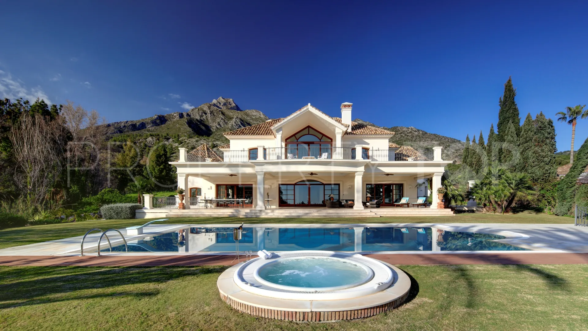 5 bedrooms villa for sale in Los Picos de Nagüeles