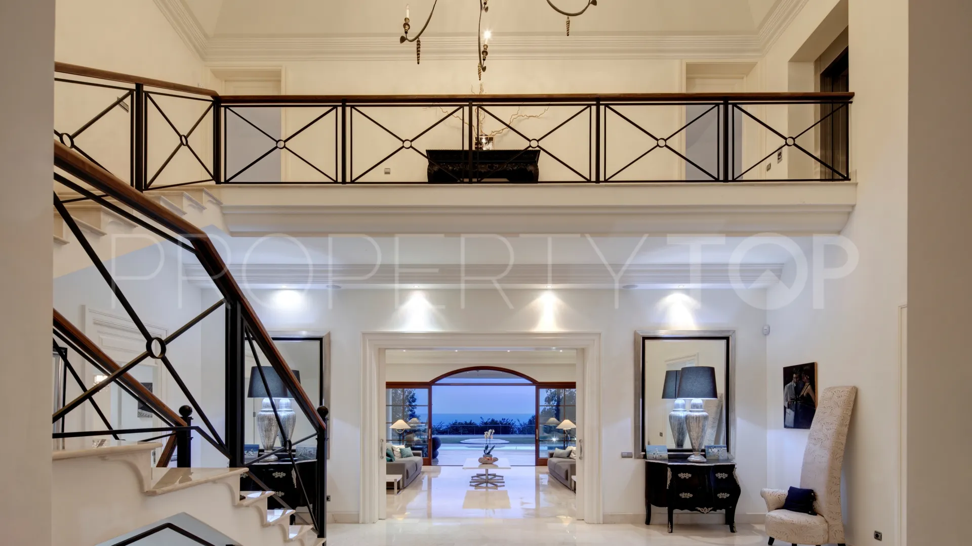 5 bedrooms villa for sale in Los Picos de Nagüeles