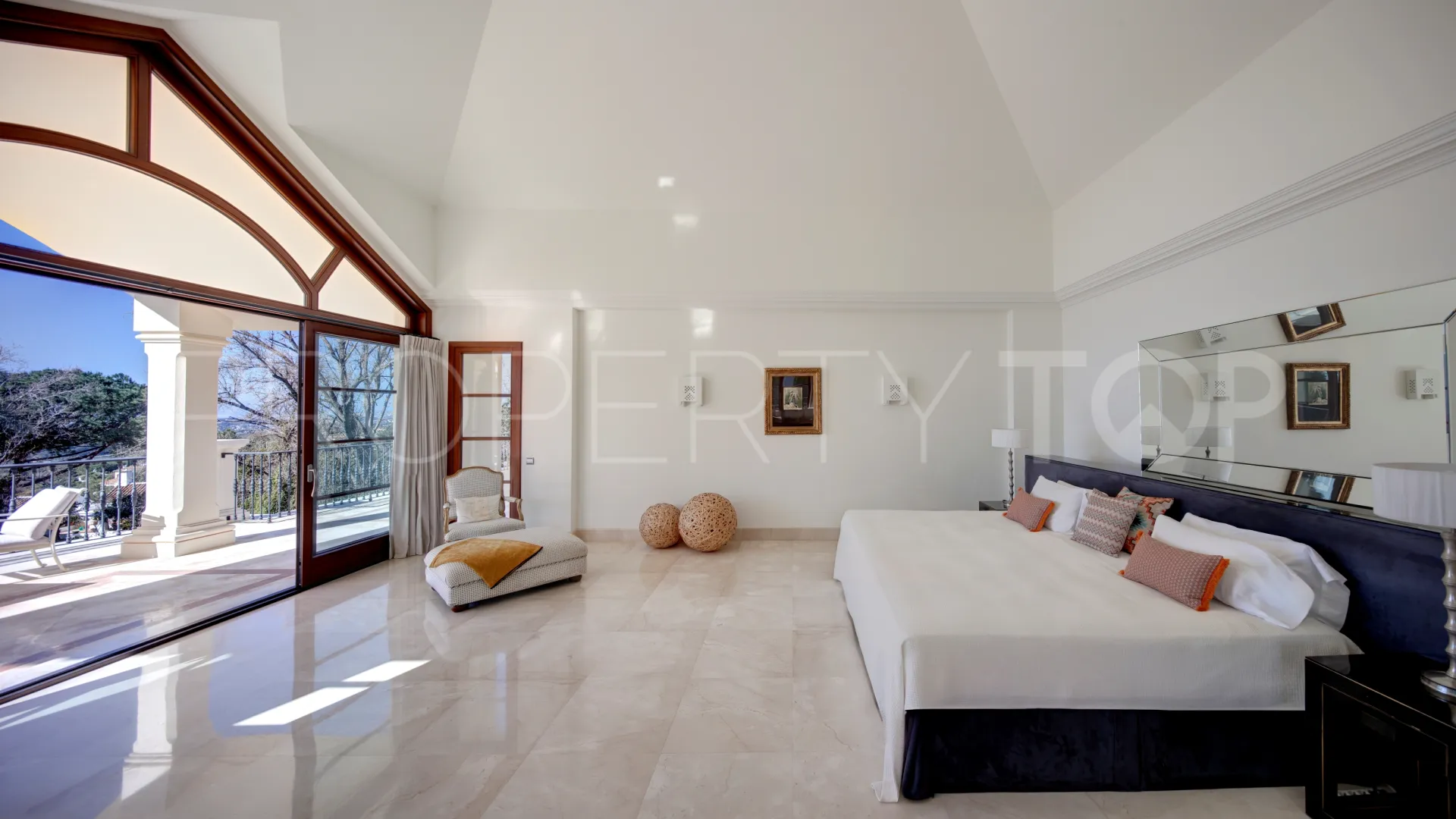 5 bedrooms villa for sale in Los Picos de Nagüeles