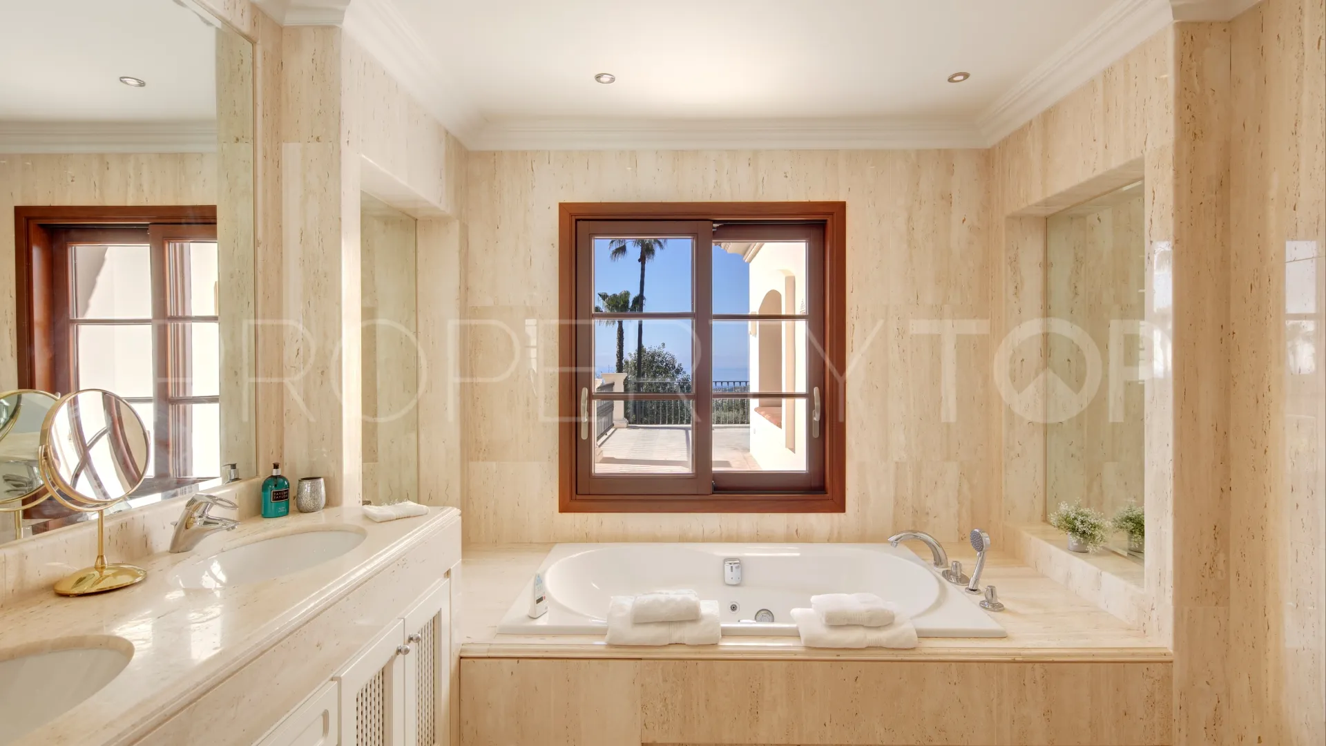 5 bedrooms villa for sale in Los Picos de Nagüeles