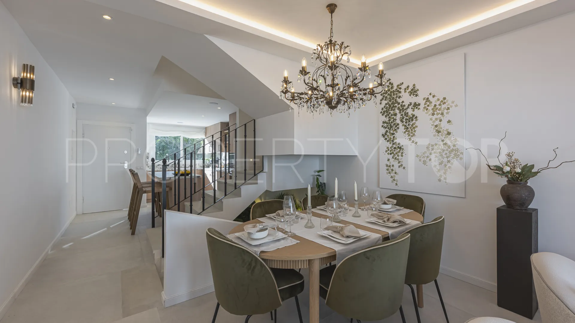 Adosado de 4 dormitorios en venta en Nueva Andalucia