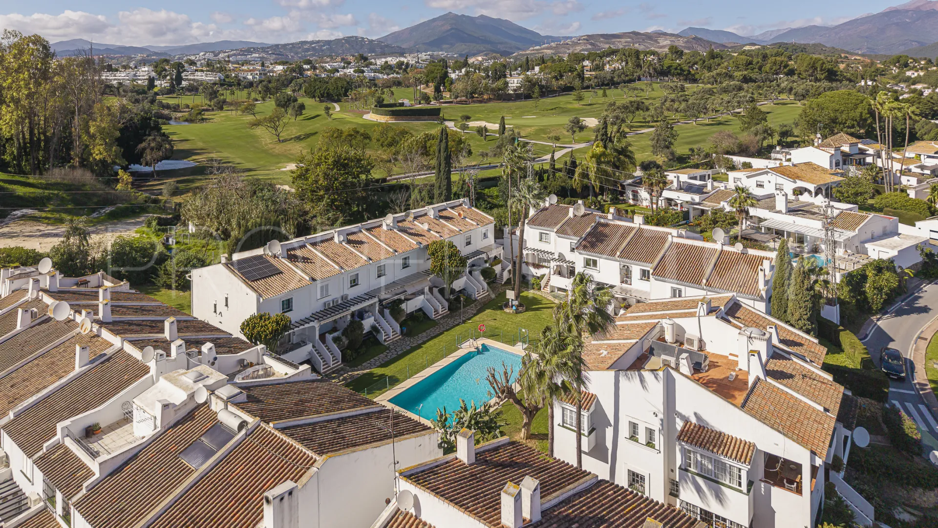 Adosado de 4 dormitorios en venta en Nueva Andalucia