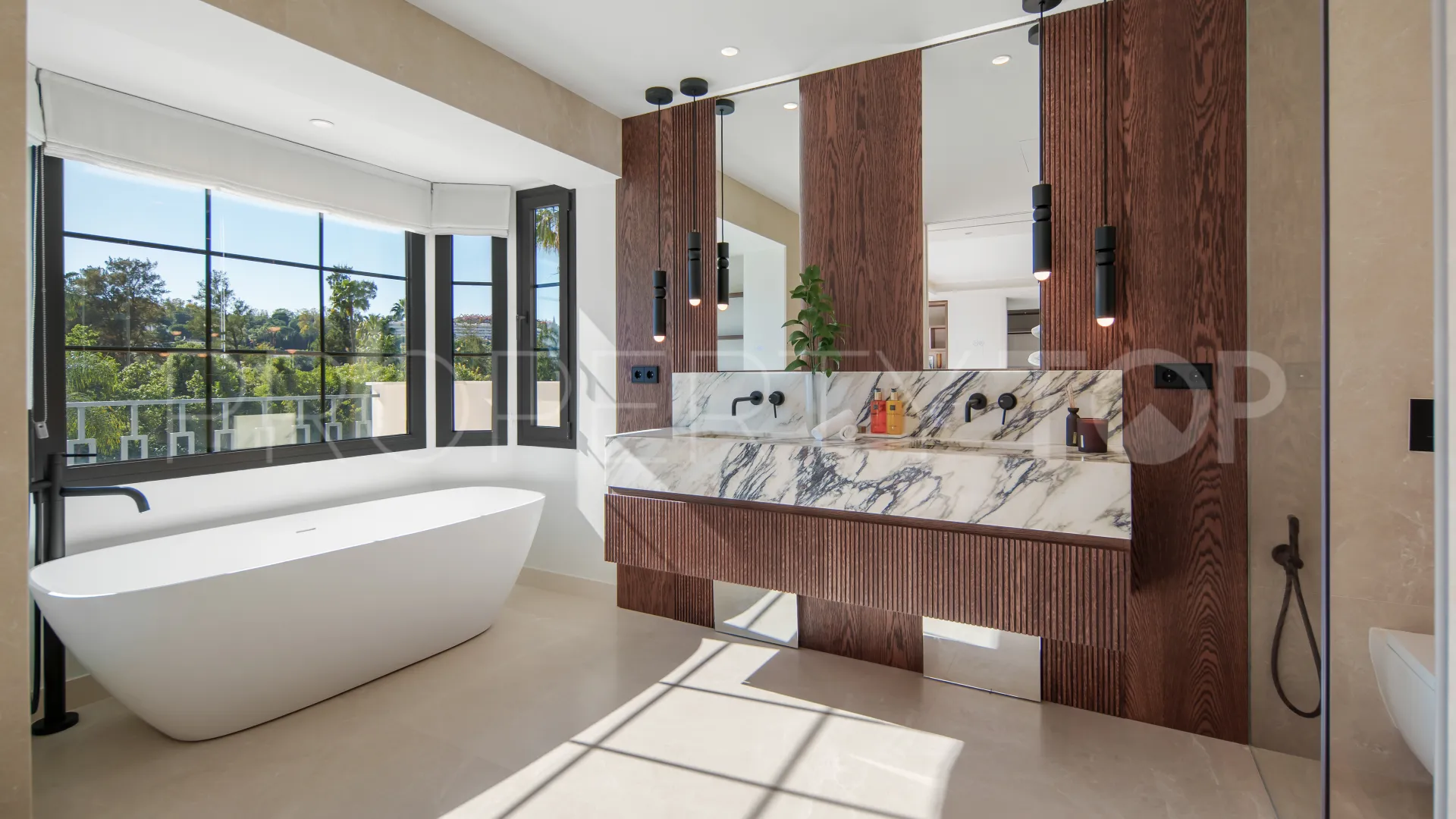 Las Brisas 6 bedrooms villa for sale