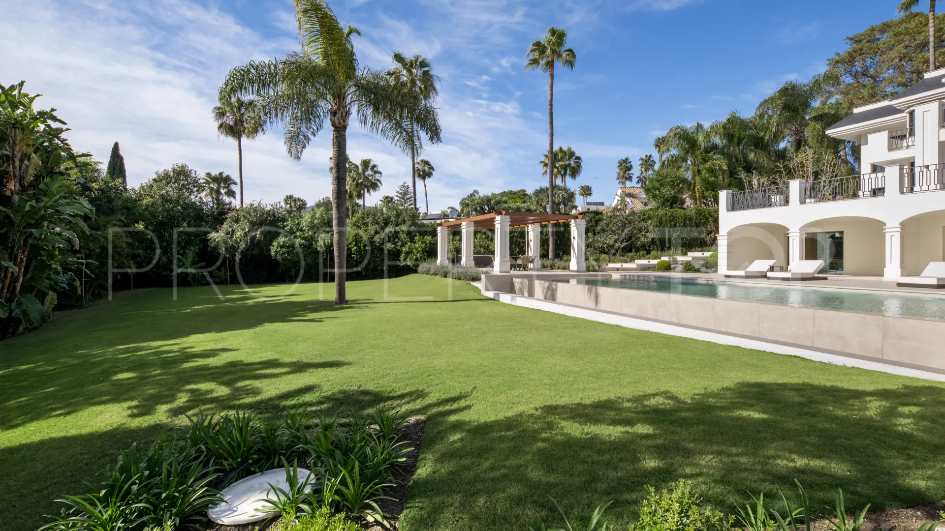 Las Brisas 6 bedrooms villa for sale
