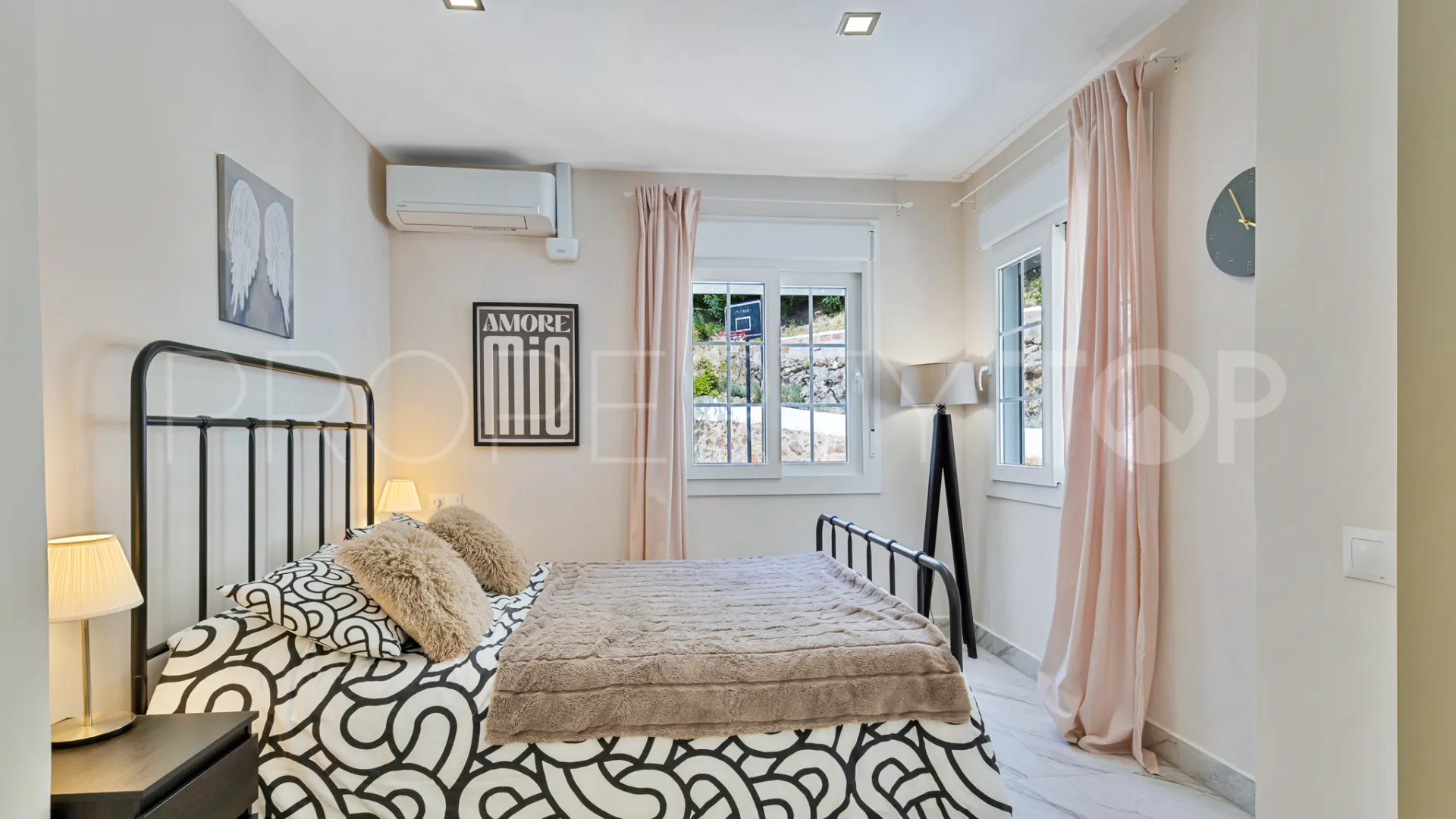 For sale semi detached villa in Palo Alto
