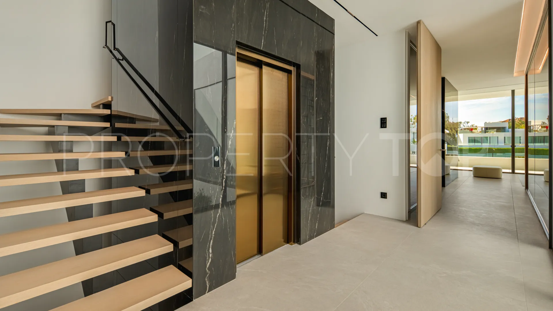 Se vende villa en Golden Mile con 3 dormitorios