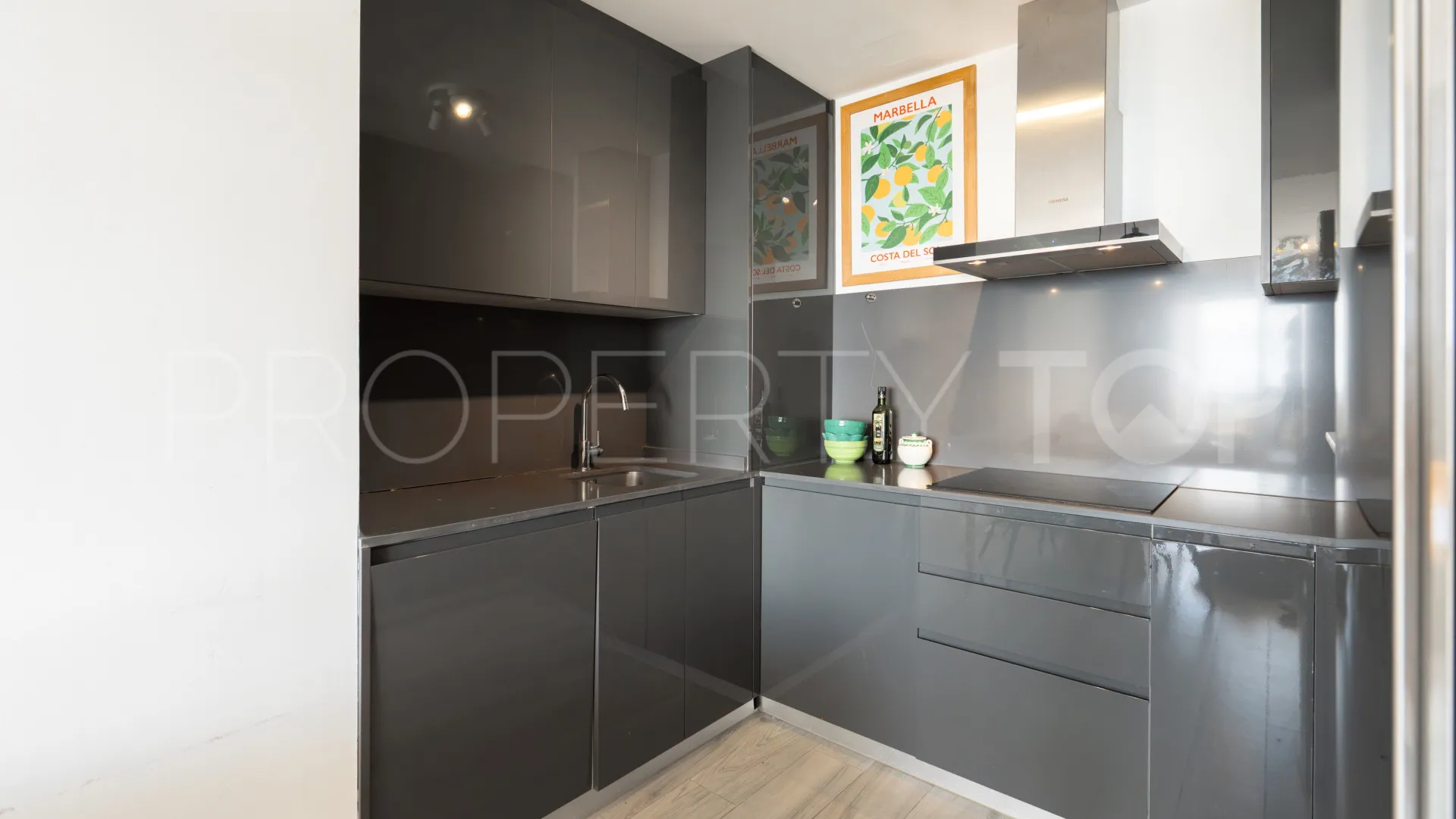 Comprar apartamento de 3 dormitorios en Cancelada