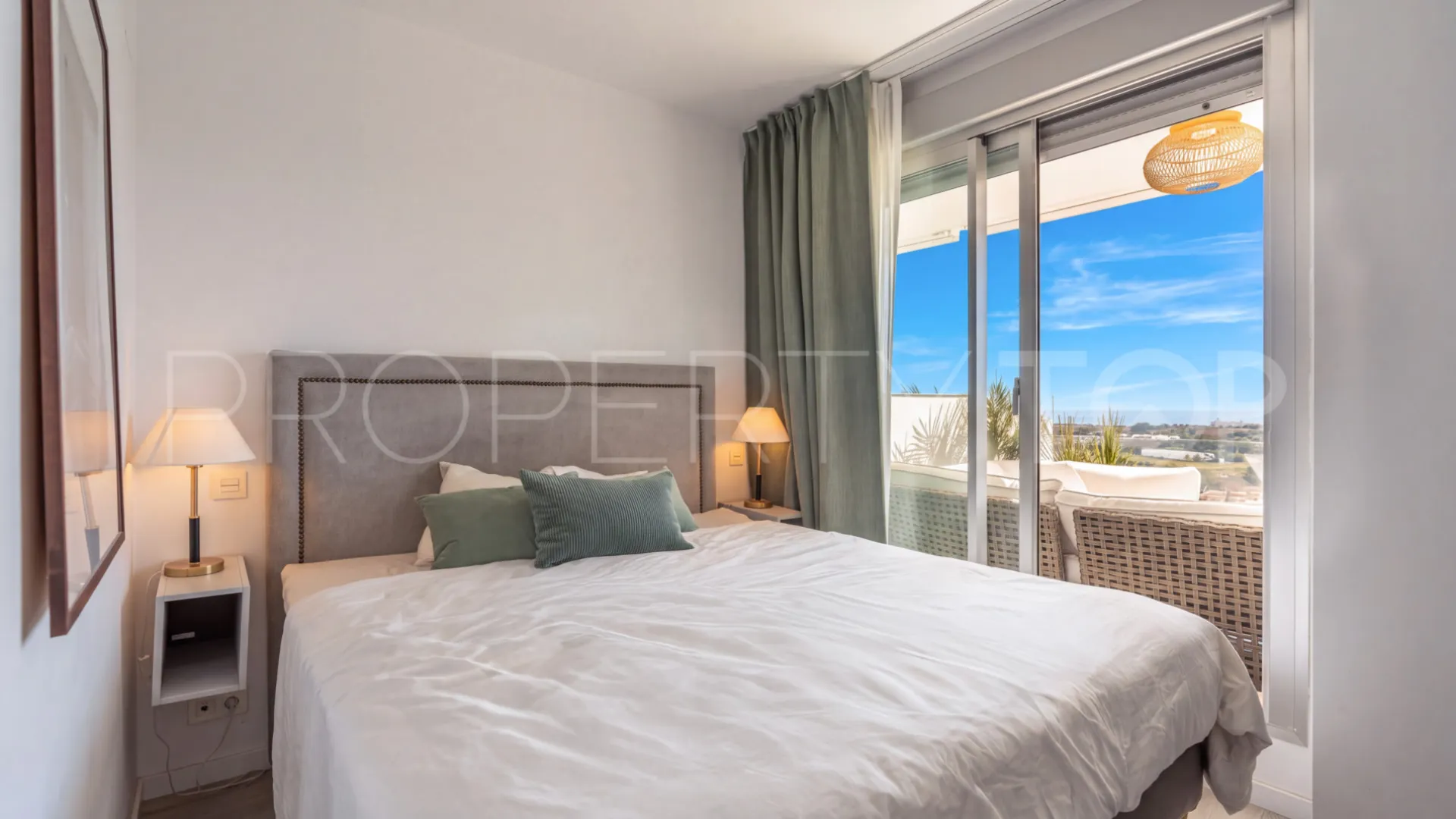 Comprar apartamento de 3 dormitorios en Cancelada