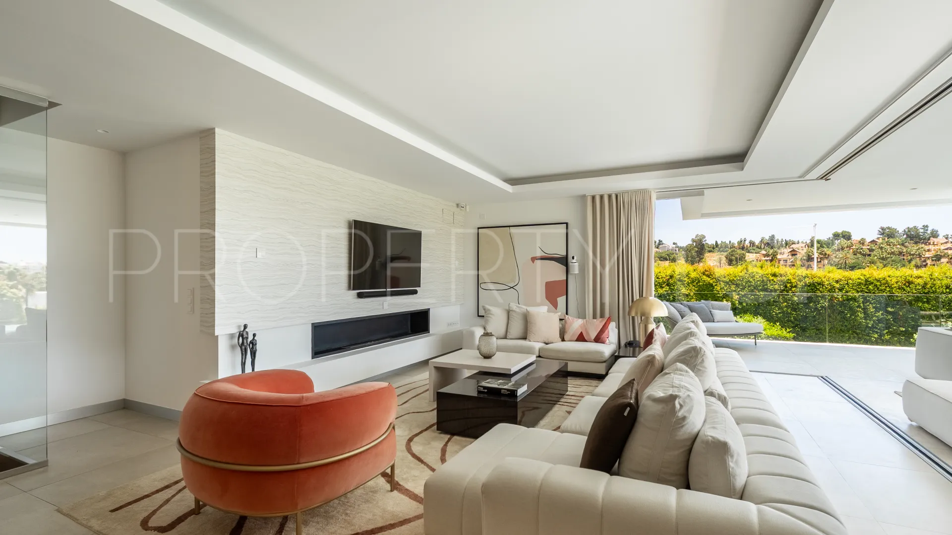 Estepona Este, villa de 5 dormitorios a la venta