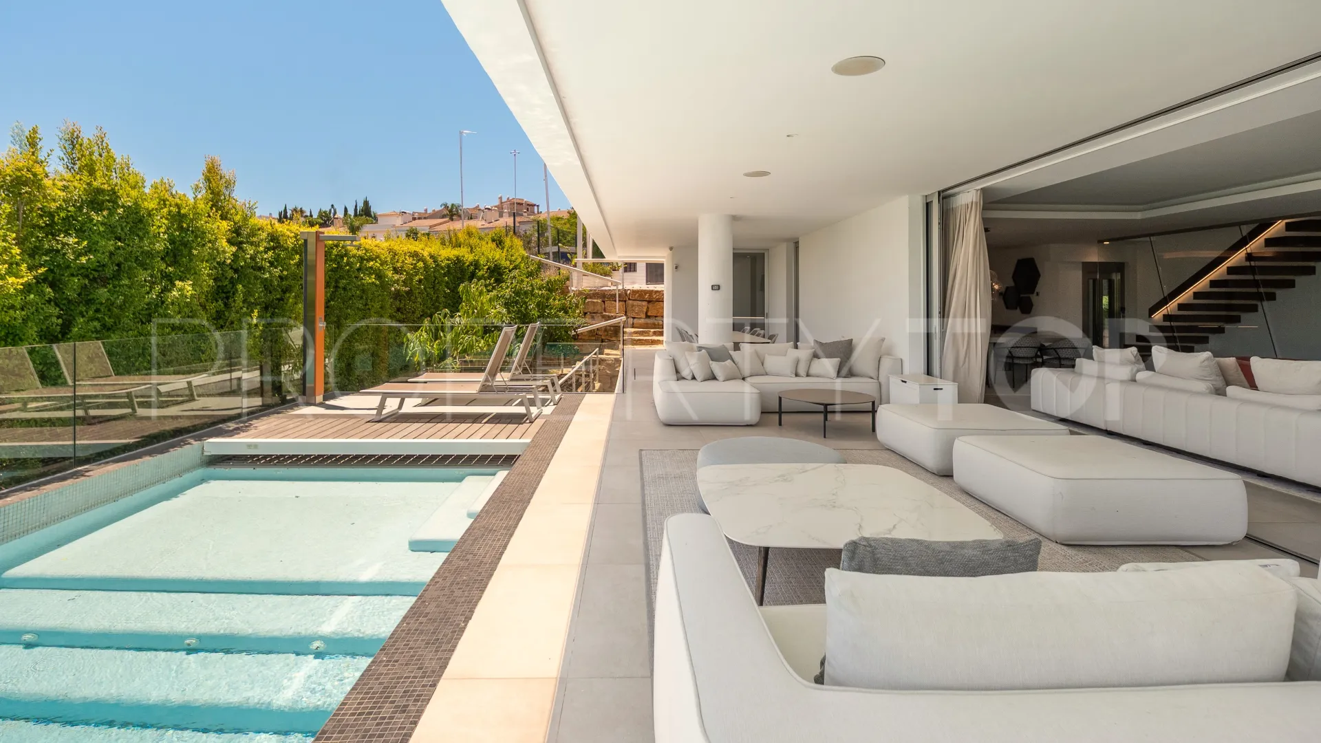 Estepona Este, villa de 5 dormitorios a la venta