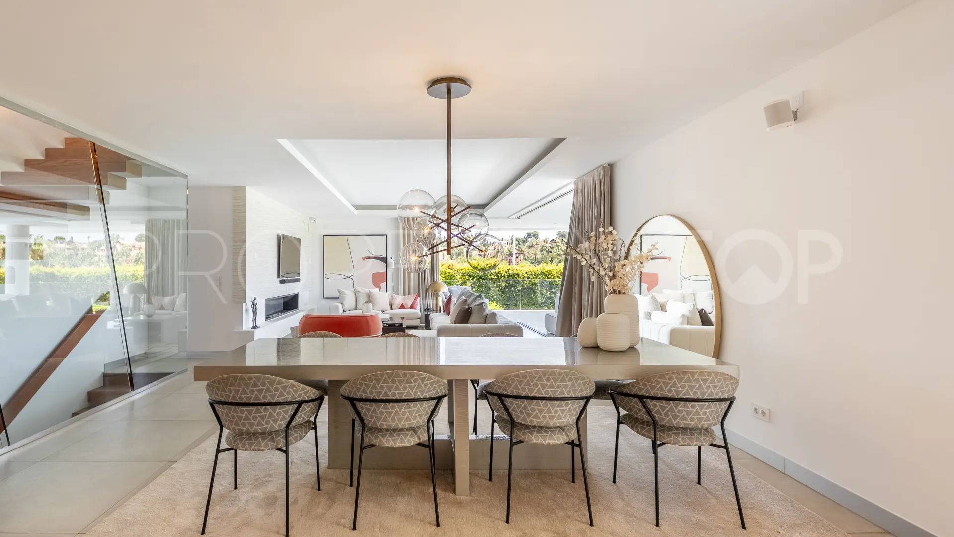Estepona Este, villa de 5 dormitorios a la venta