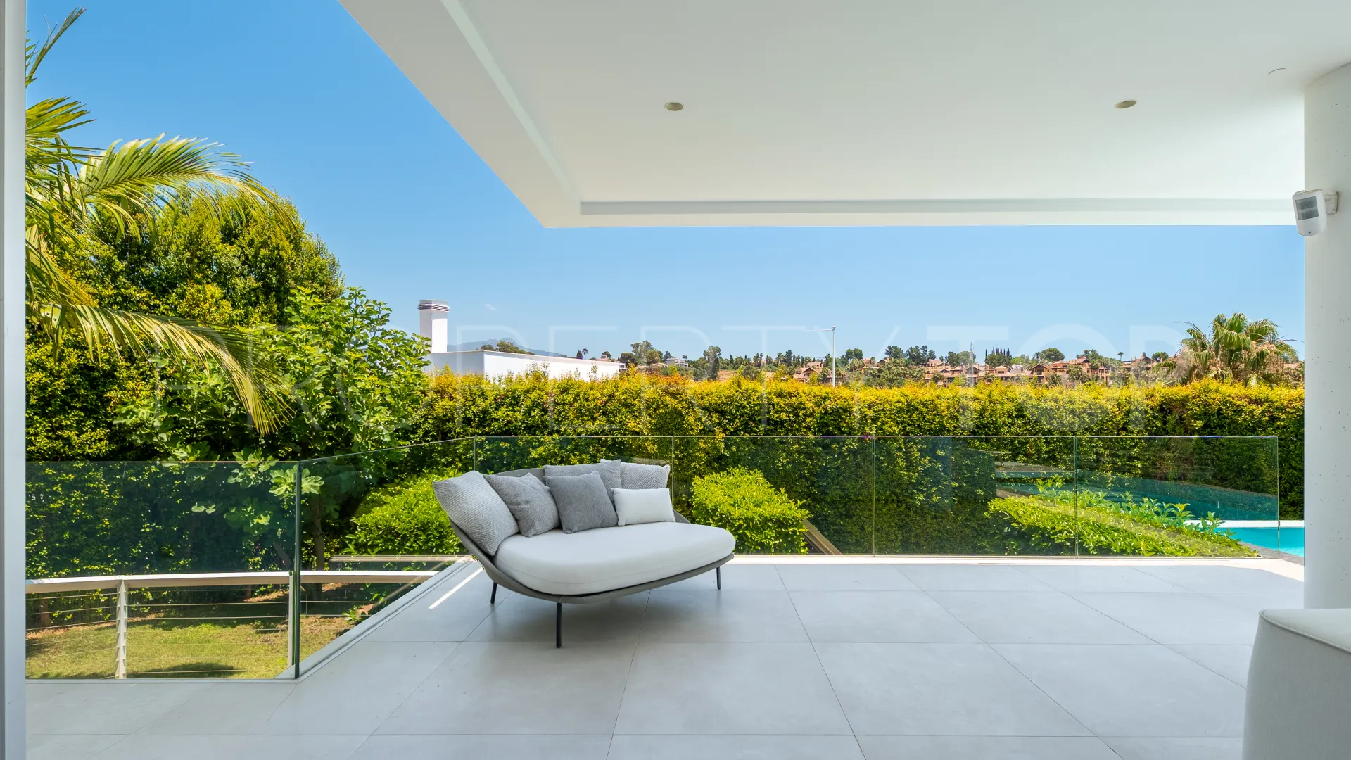 Estepona Este, villa de 5 dormitorios a la venta