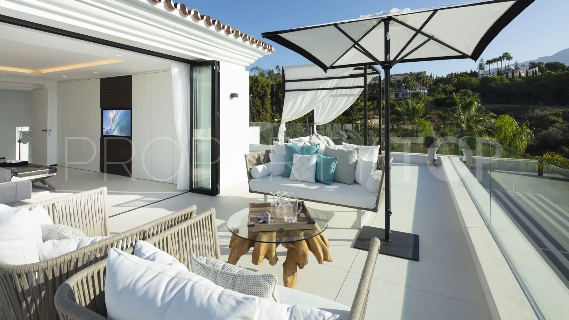 5 bedrooms villa for sale in Nueva Andalucia