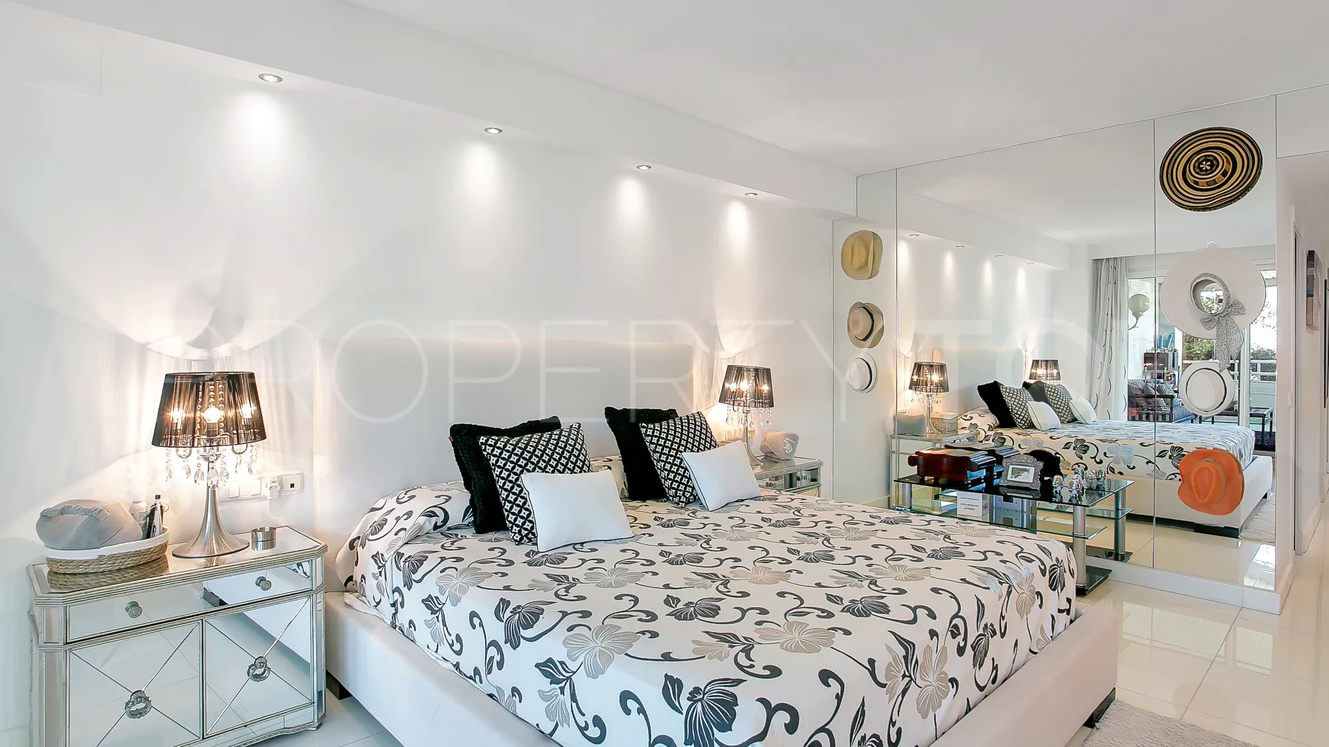 For sale apartment in Playa Esmeralda with 4 bedrooms