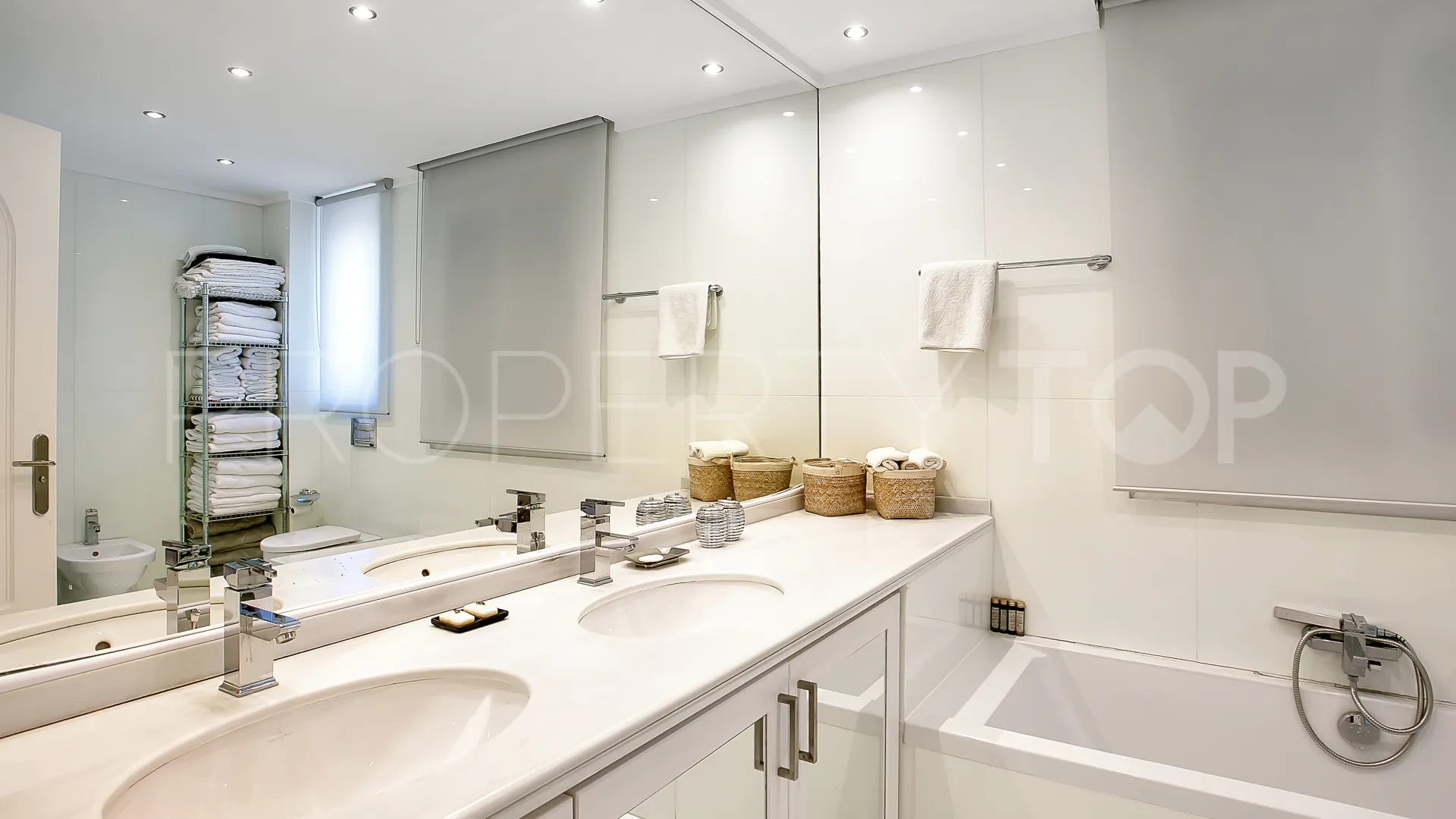 For sale apartment in Playa Esmeralda with 4 bedrooms