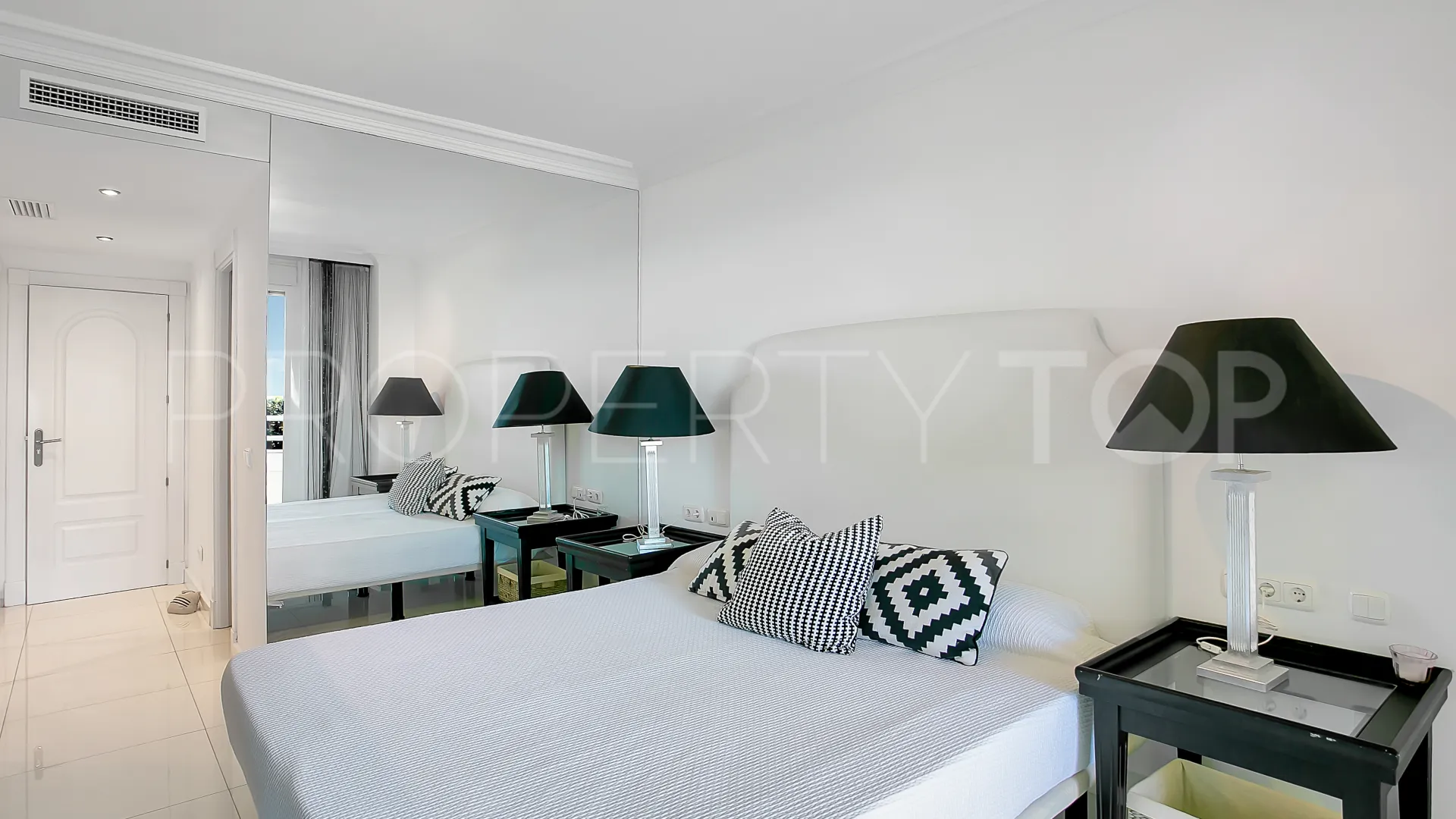 For sale apartment in Playa Esmeralda with 4 bedrooms
