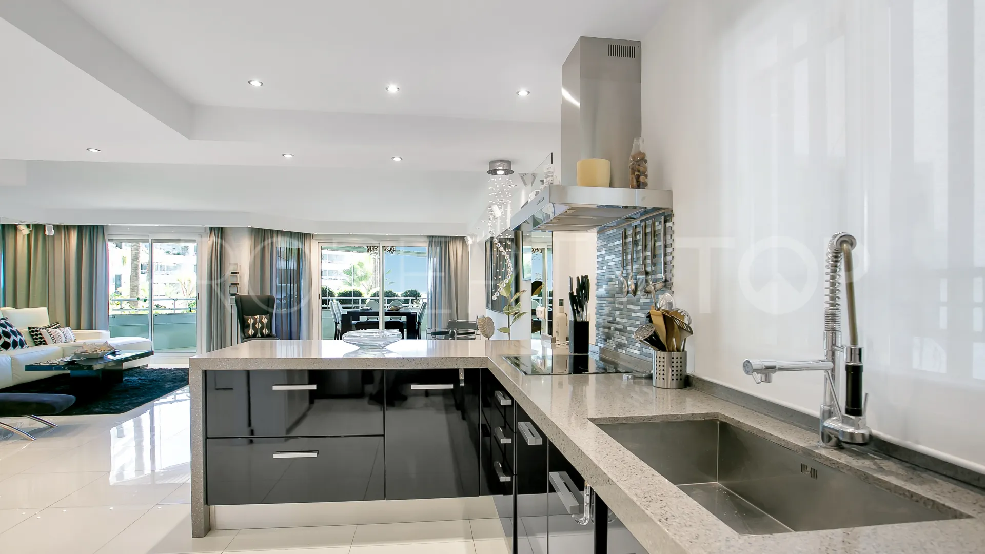 For sale apartment in Playa Esmeralda with 4 bedrooms