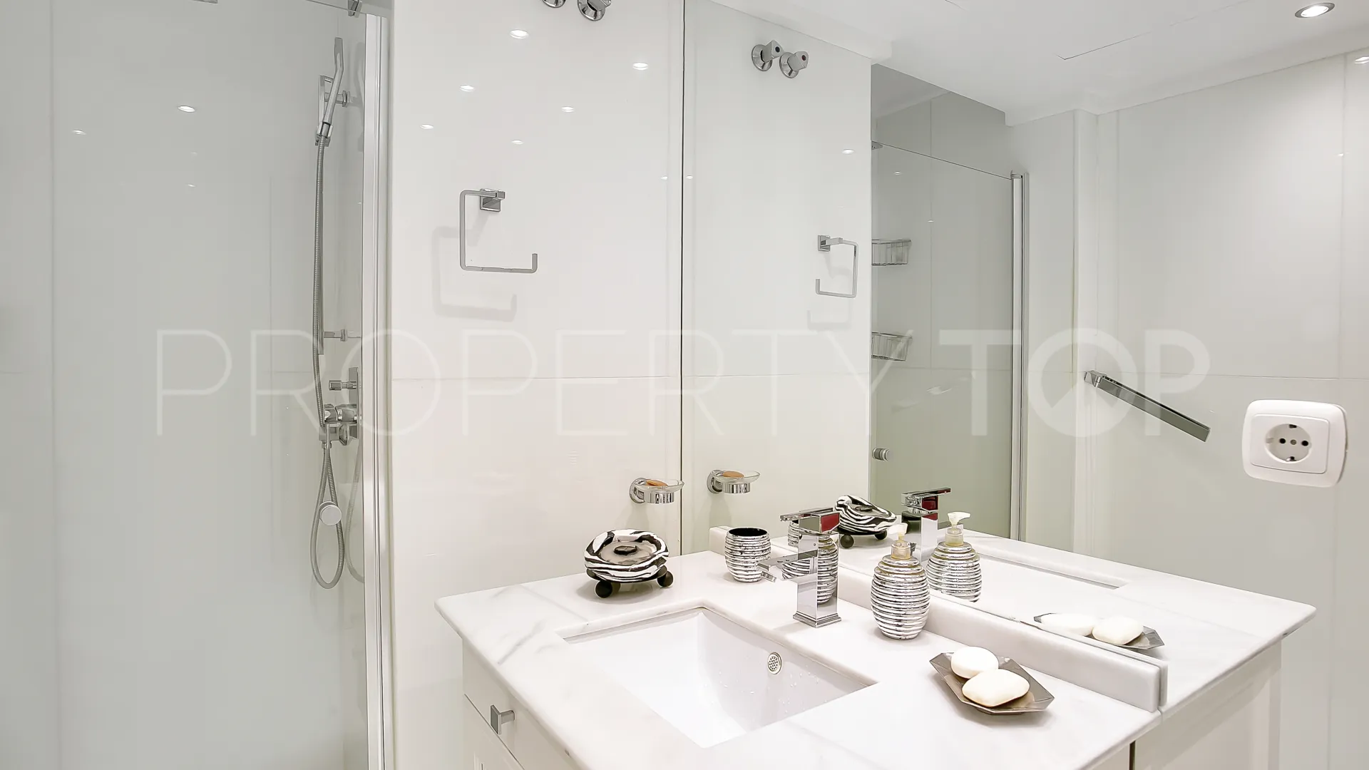 For sale apartment in Playa Esmeralda with 4 bedrooms