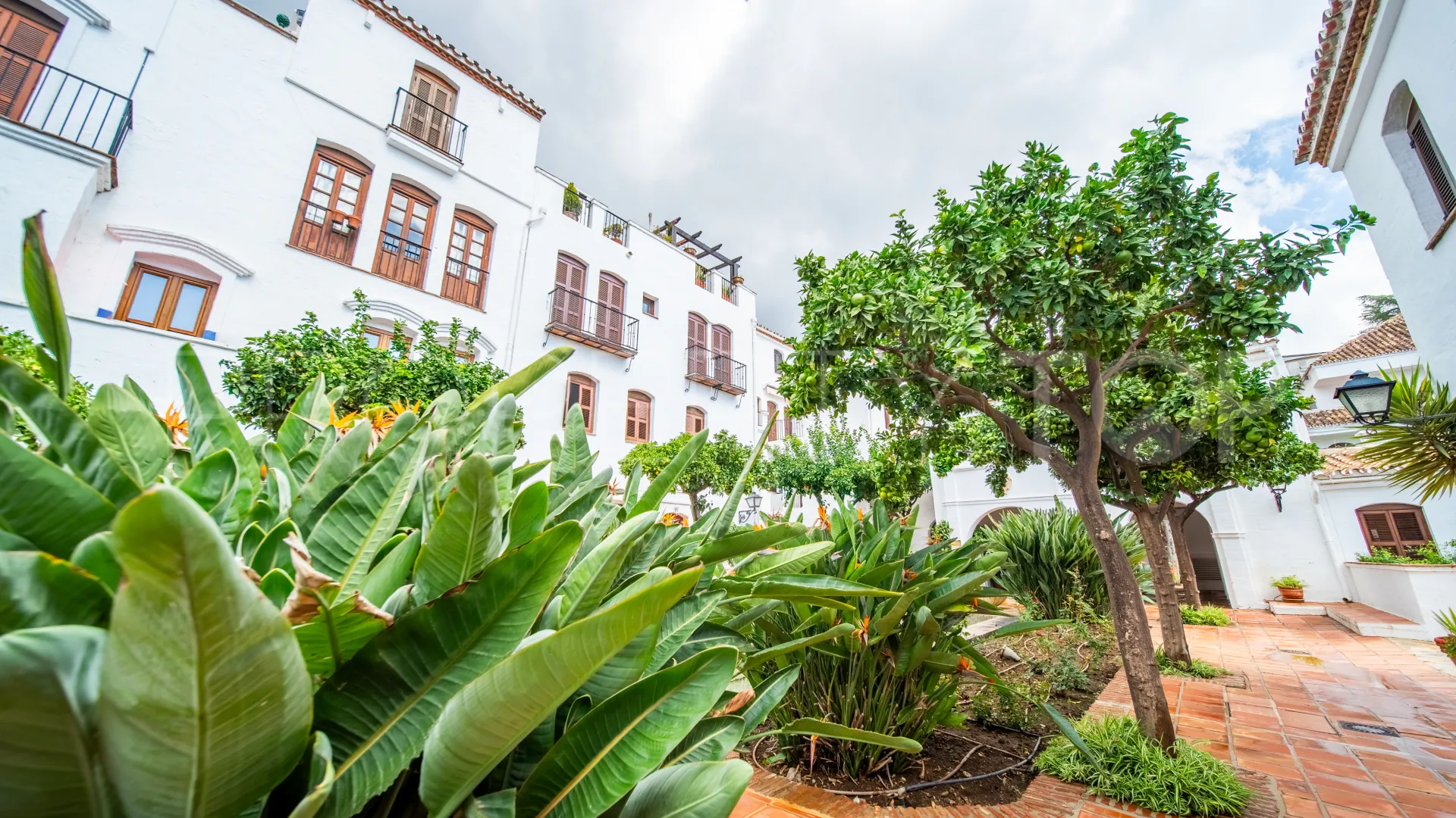 For sale Señorio de Marbella ground floor apartment with 3 bedrooms