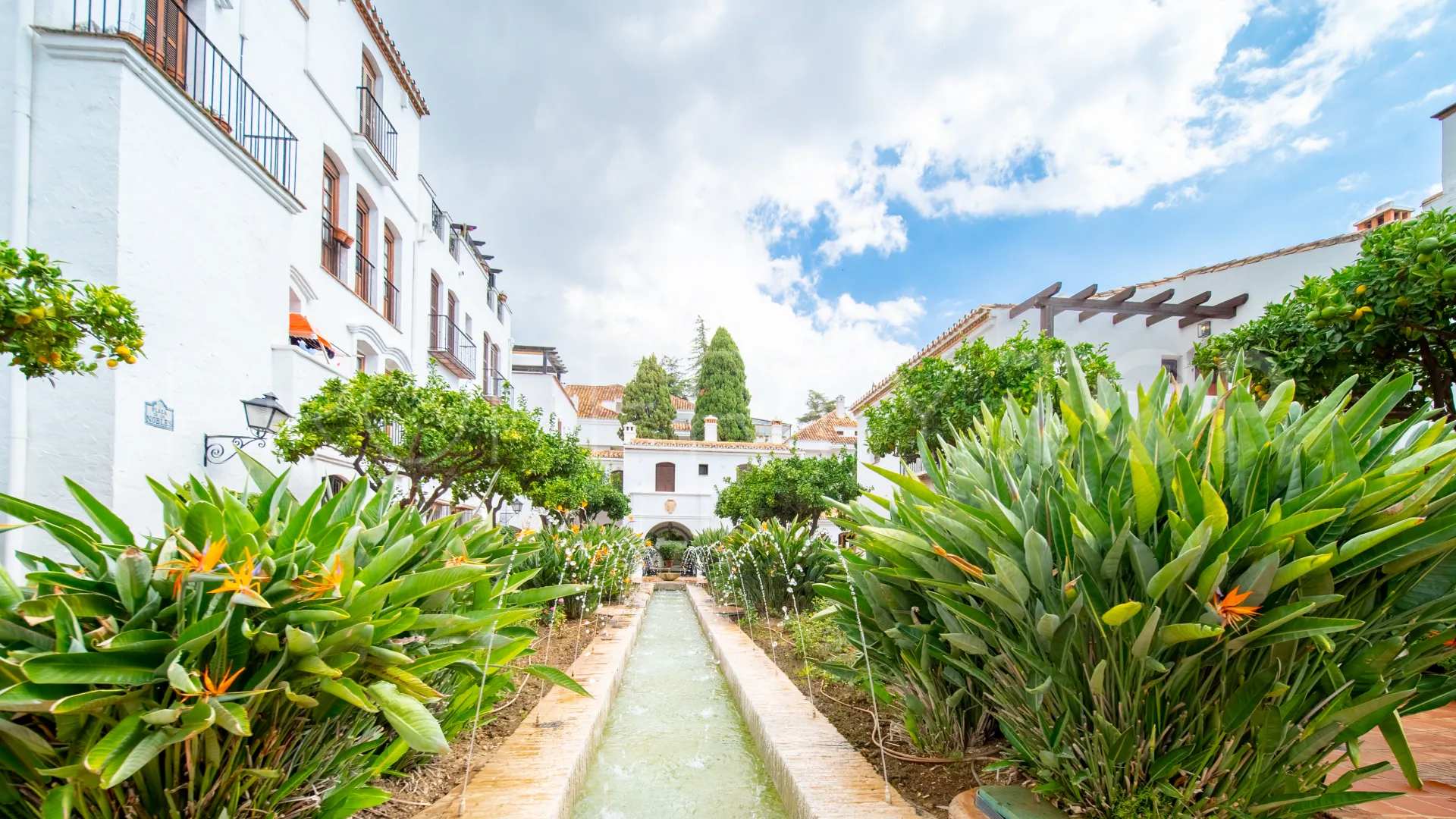 For sale Señorio de Marbella ground floor apartment with 3 bedrooms