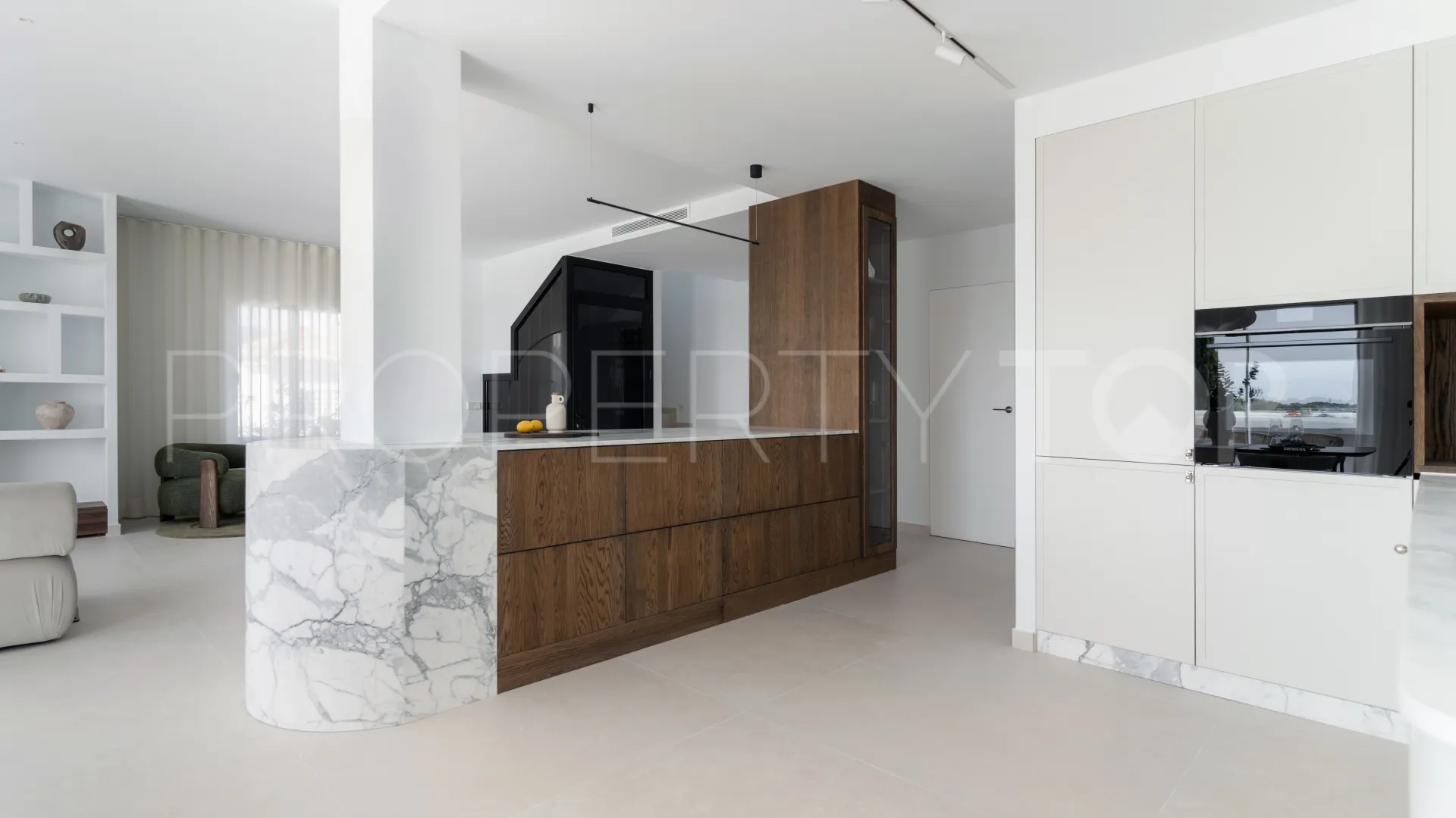 Duplex penthouse for sale in Nueva Andalucia with 3 bedrooms