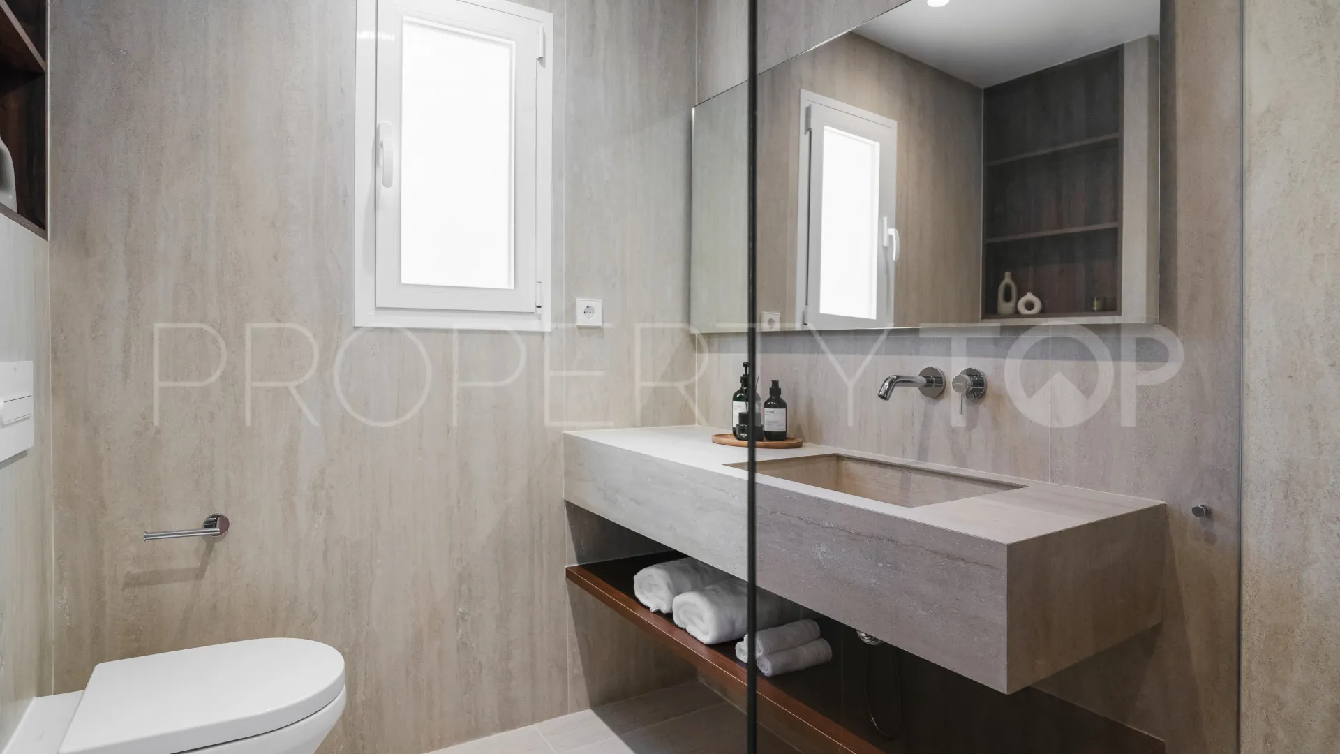 Duplex penthouse for sale in Nueva Andalucia with 3 bedrooms