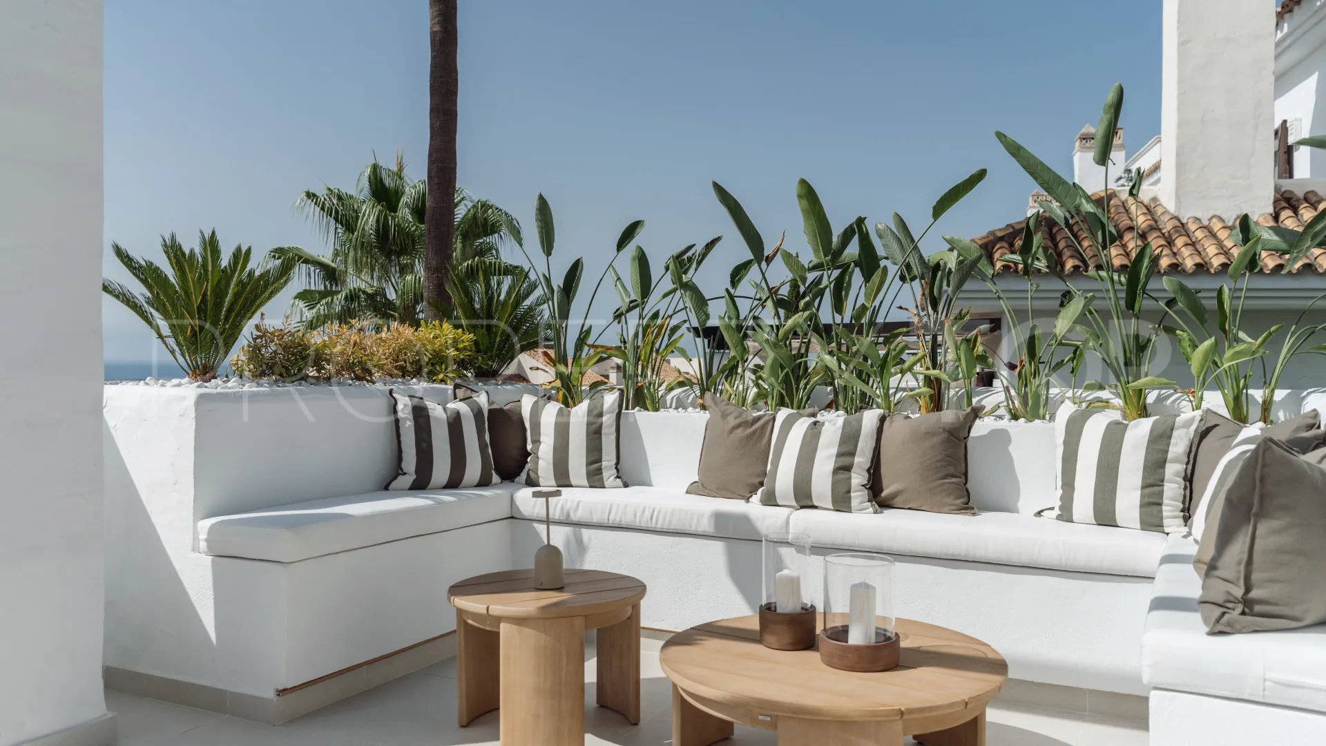 Duplex penthouse for sale in Nueva Andalucia with 3 bedrooms