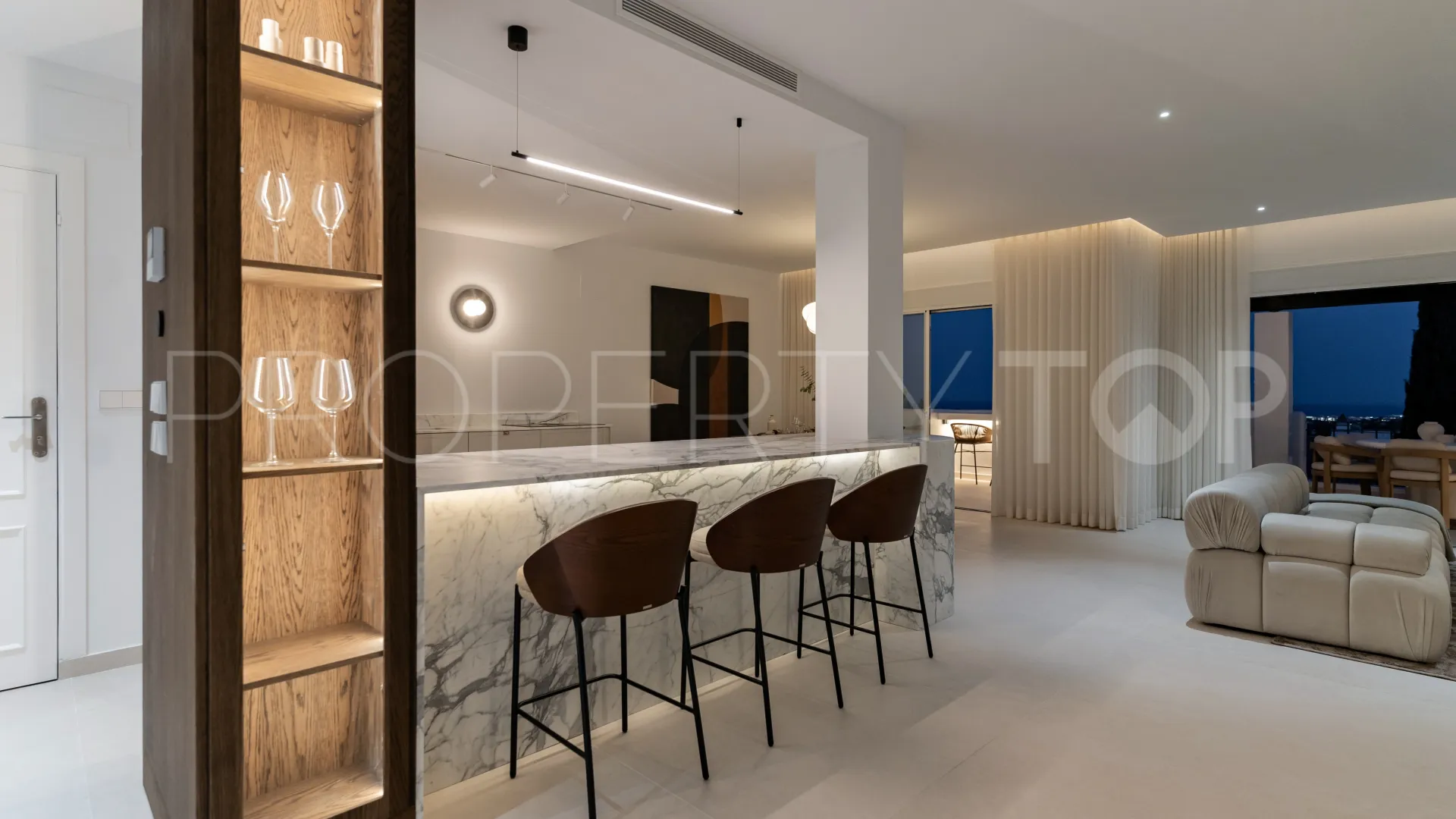 Duplex penthouse for sale in Nueva Andalucia with 3 bedrooms