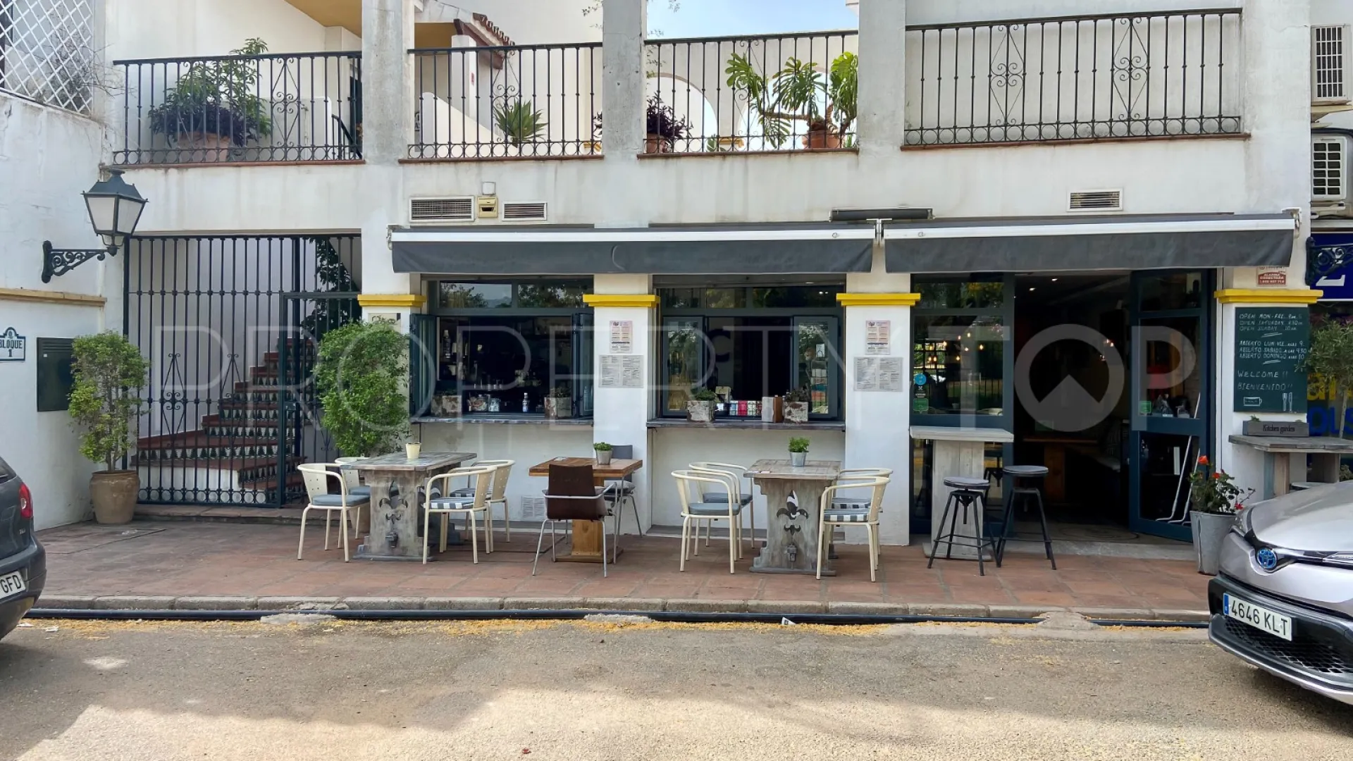 For sale commercial premises in Las Petunias